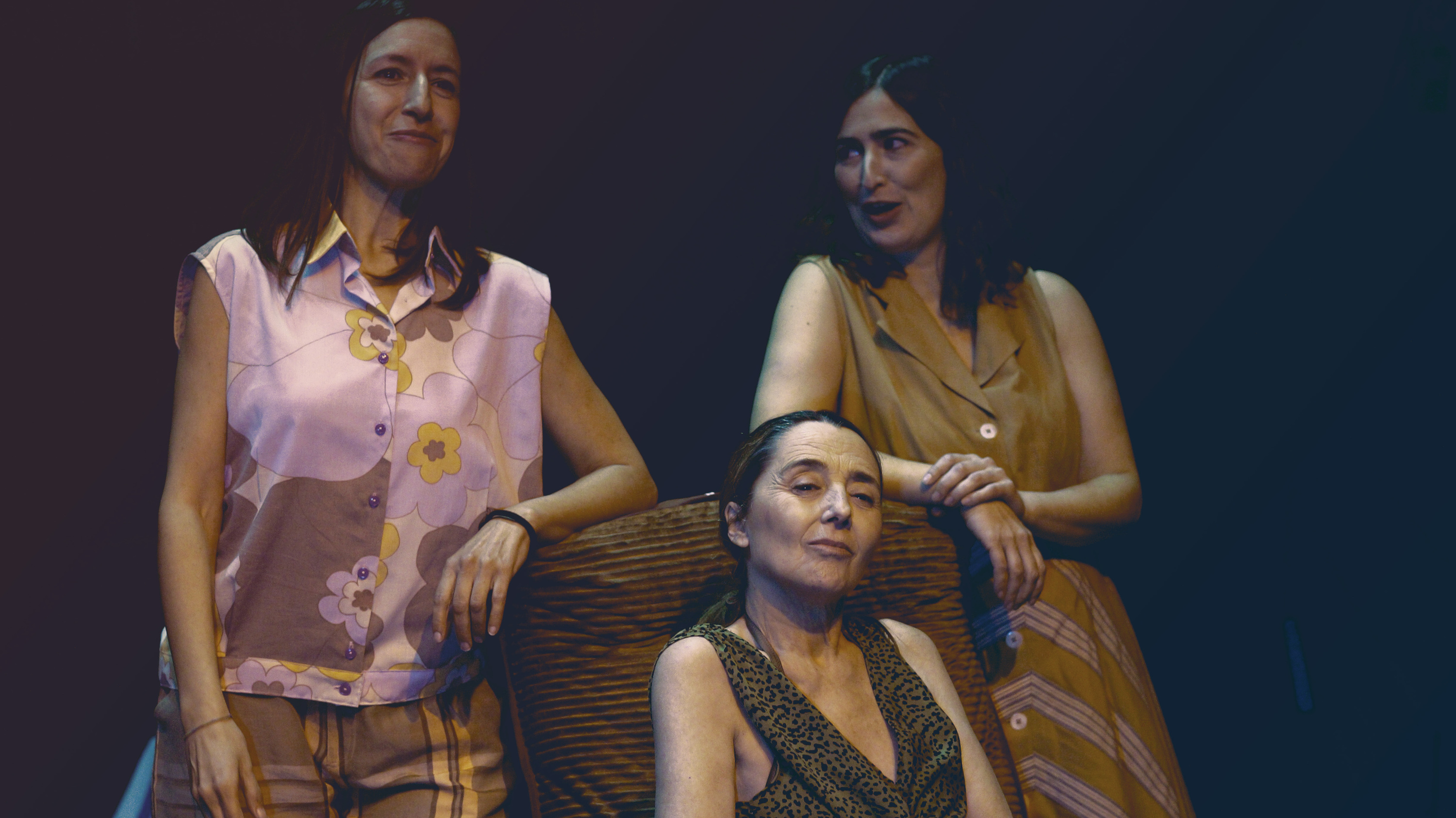 Maider Lekunberri, Olatz Beobide eta Maitane Perez, antzezlaneko irudi batean. IURRE ARANBURU