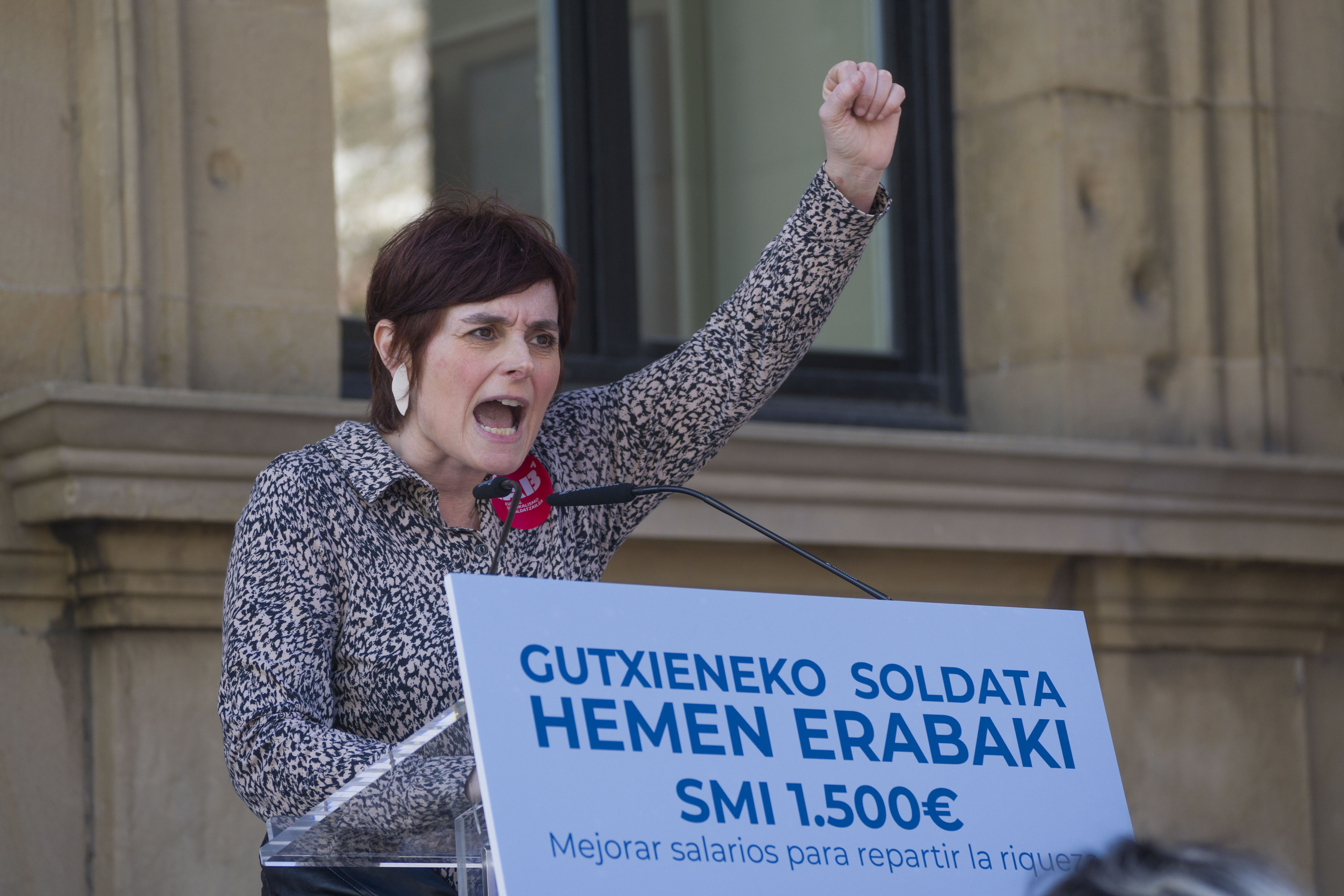 Garbiñe Aranburu LABeko koordinatzaile orokorra, Donostiako goizeko manifestazioan. JON URBE / FOKU