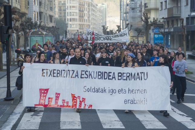 (ID_15905194) (Jon Urbe/@FOKU) 2026-03-17, Donostia. greba eguna, M17, mobilizazioa ETXEBIZITZA ESKUBIDEA BERMATU SOLDATAK IGO ETA ... (ID_15905194) (Jon Urbe/@FOKU) 2026-03-17, Donostia. greba eguna, M17, mobilizazioa ETXEBIZITZA ESKUBIDEA BERMATU SOLDATAK IGO ETA ...