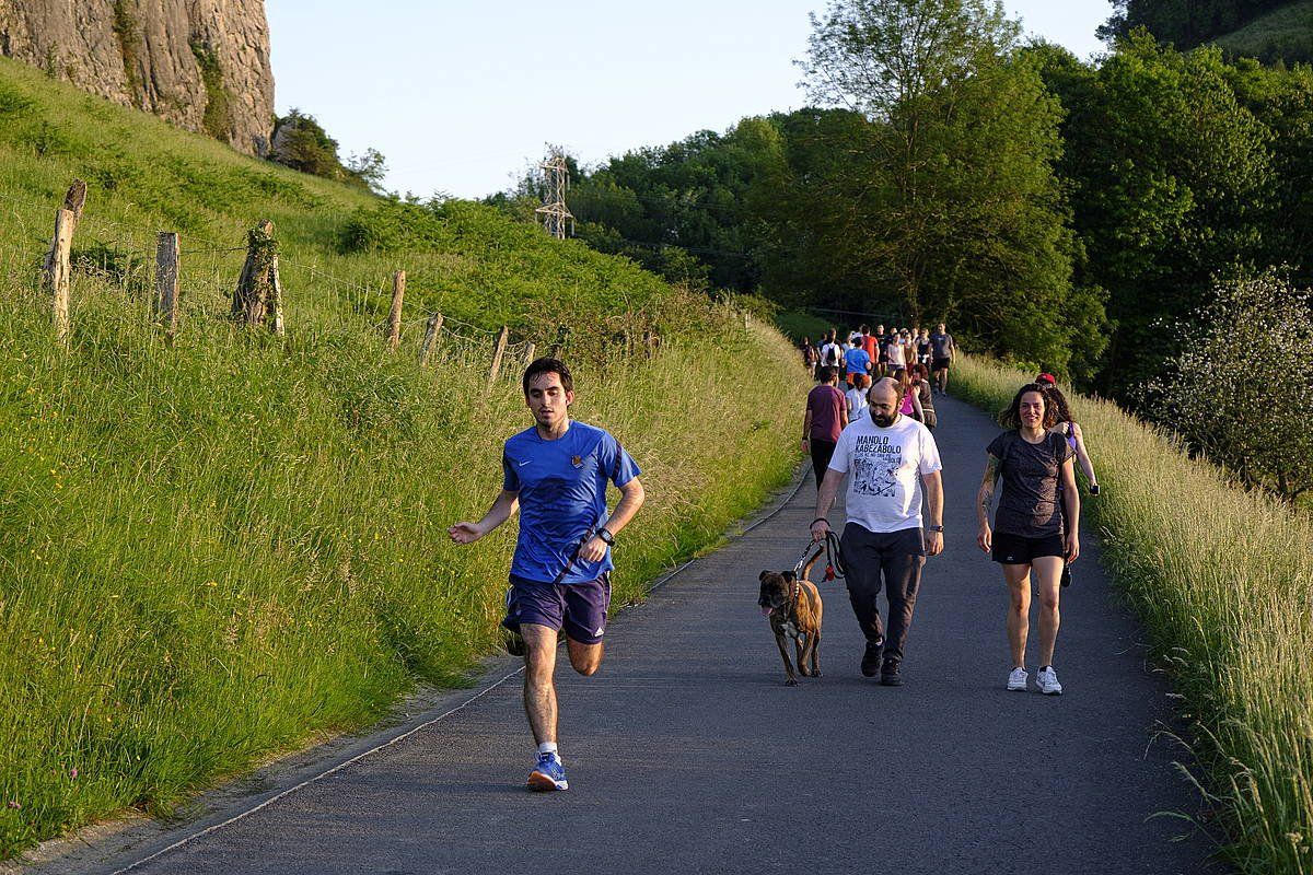 Jendea kirola egiten, Hernanin. JON URBE / FOKU