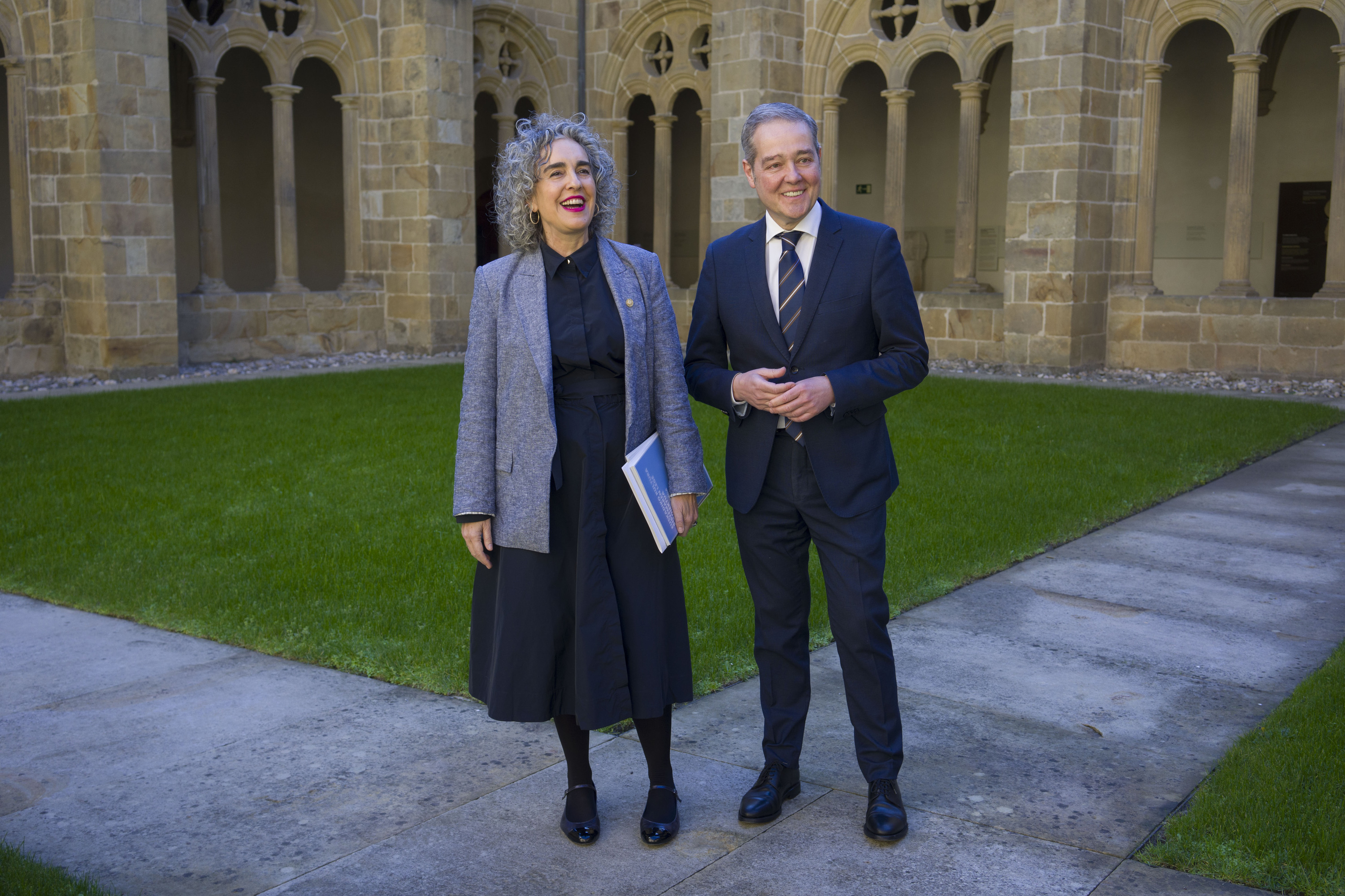 Ibone Bengoetxea lehen lehendakariordea eta Andoni Iturbe kultura sailburuordea, gaur, Donostiako San Telmo museoan. JON URBE / FOKU