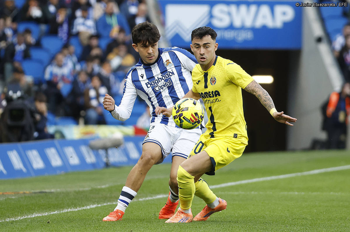 Jon Mikel Aramburu lehian, Vila-realen aurka Anoetan jokatutako azken partidan. JAVIER ETXEZARRETA / EFE