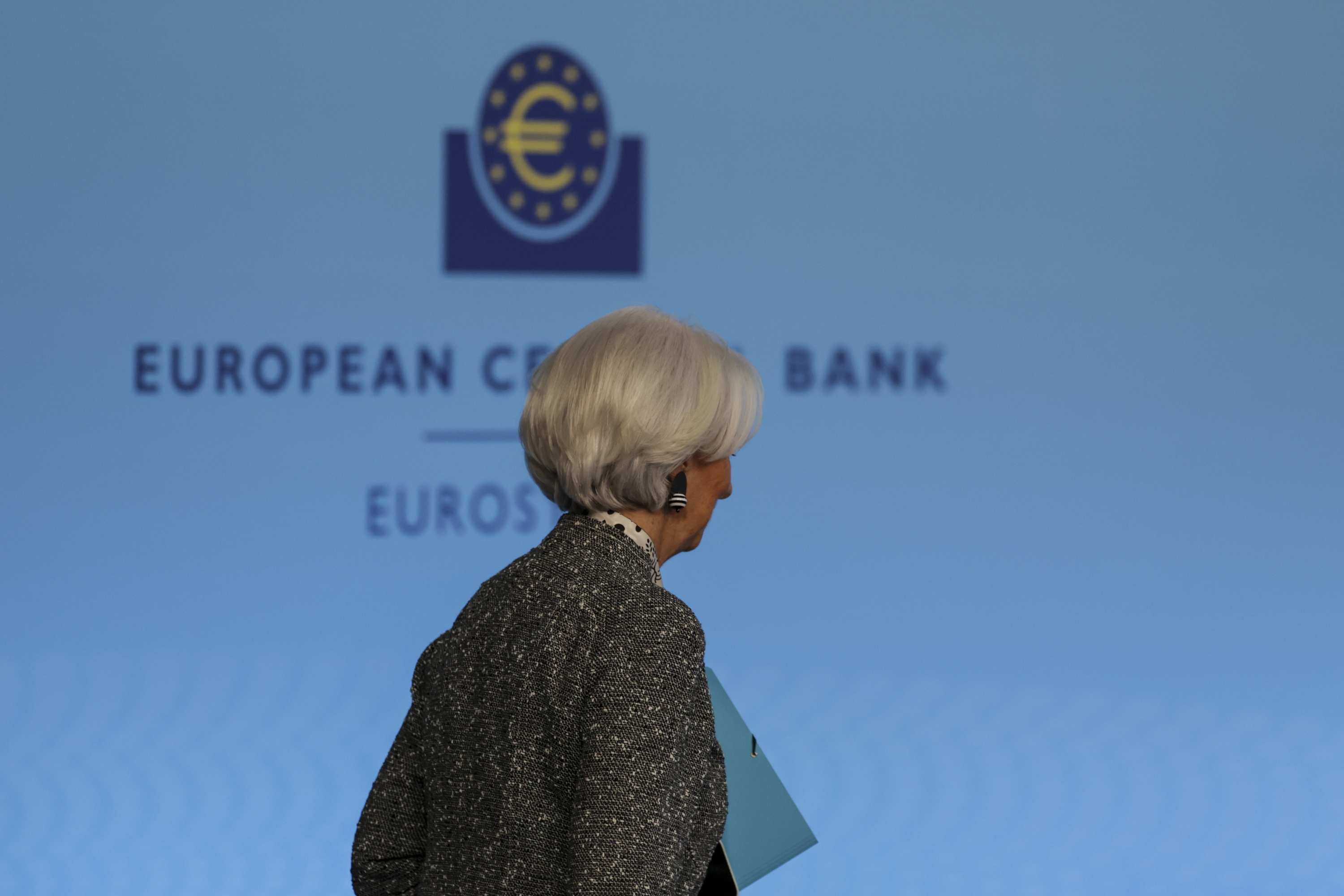 Christine Lagarde EBZko presidentea, Frankfurten gaur egindako agerraldian. CHRISTOPHER NEUNDORF / EFE