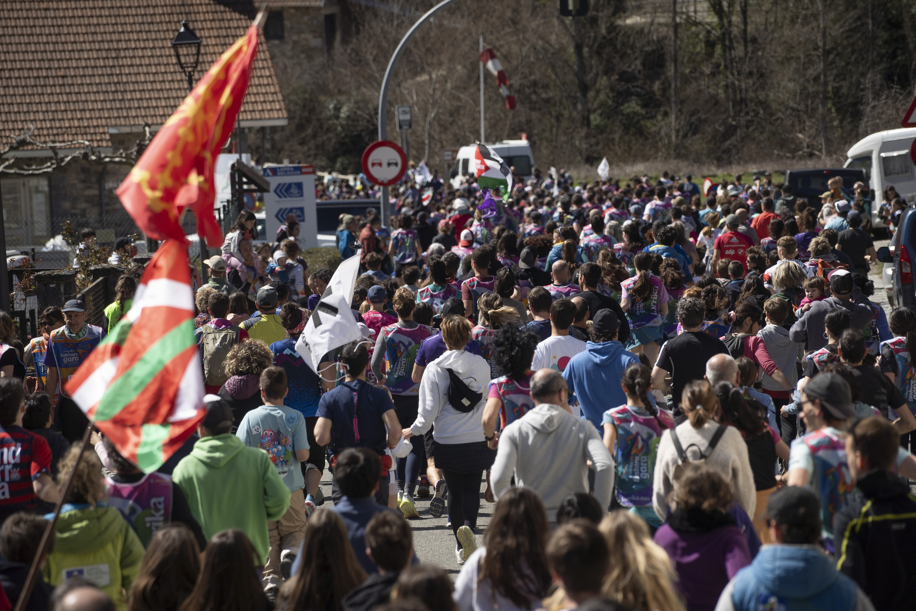 Korrika, Otsagabian, jendez gainezka. IÑIGO URIZ / FOKU