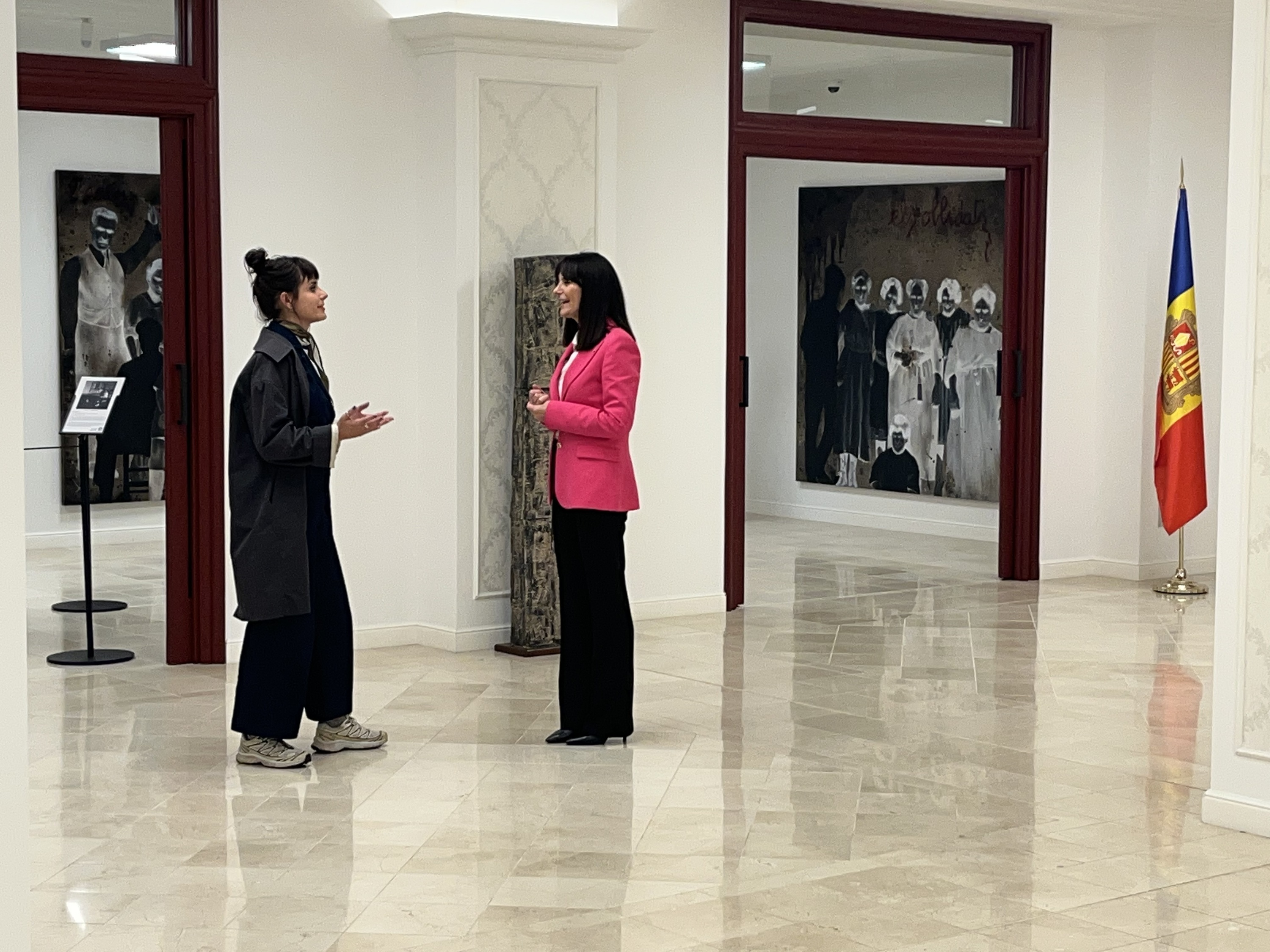 Izaro Arruti eta Andorrako Kultura ministro Monica Bonell, 'Tribuaren berbak' saioan. ORIO PRODUKZIOAK