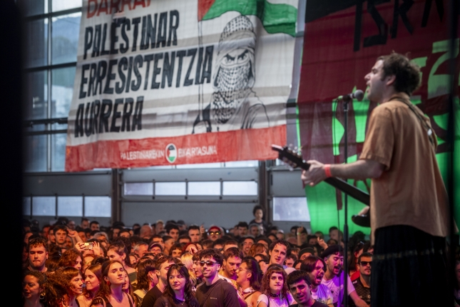 Oihu bat Palestinara jaialdiko kontzertu bat. JAIZKI FONTANEDA / FOKU Oihu bat Palestinara jaialdiko kontzertu bat. JAIZKI FONTANEDA / FOKU