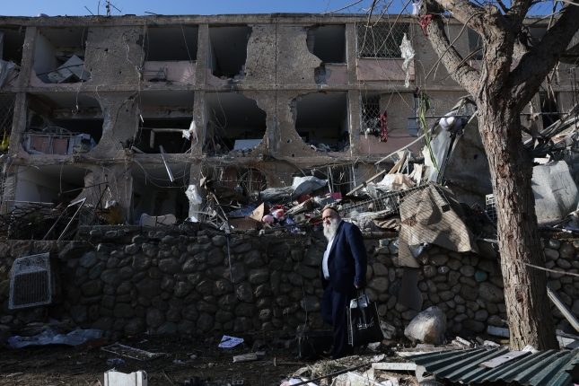 Dimona, gaur, bondardatua izan ostean. ABIR SULTAN / EFE