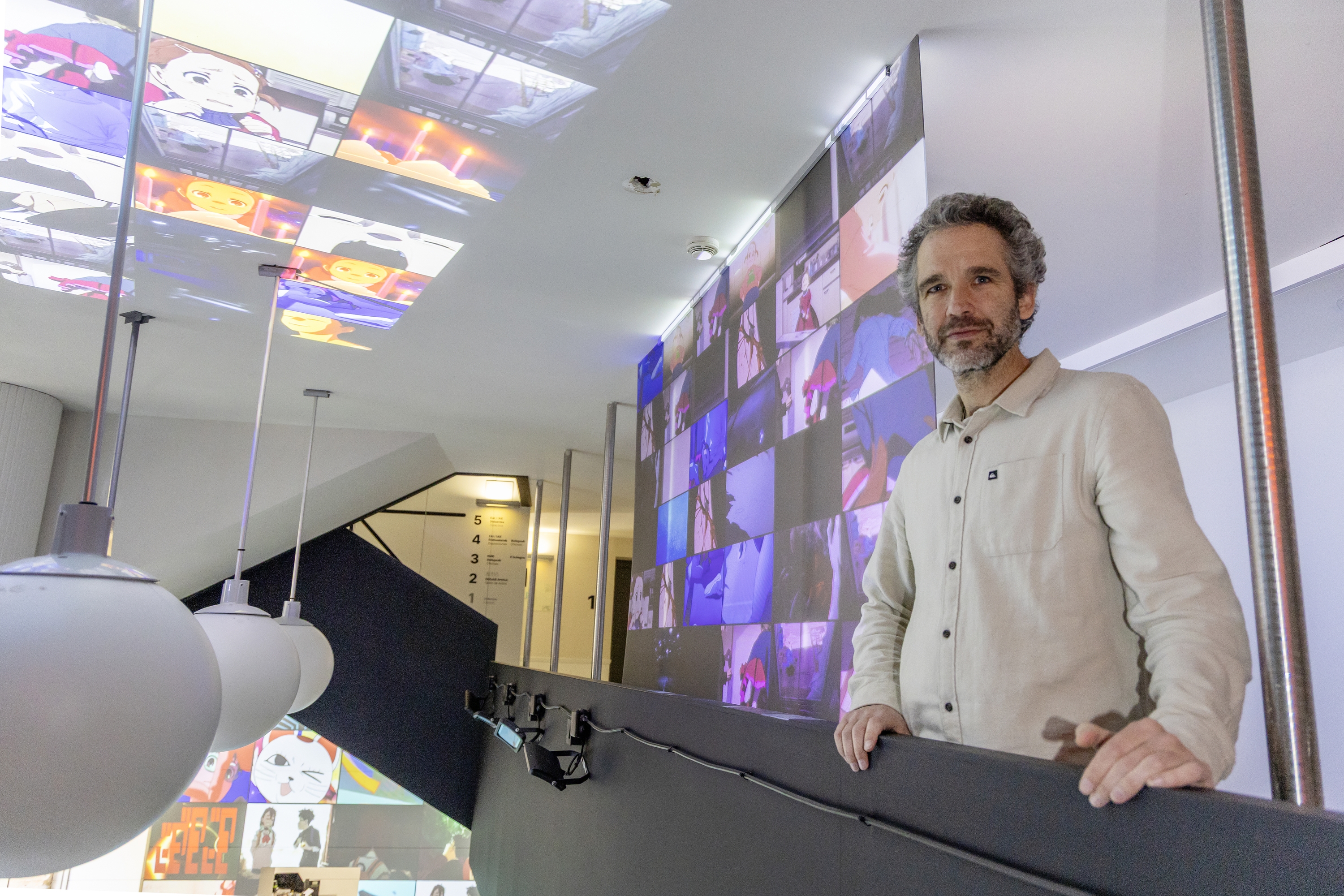 Edorta Subijana 'Gainesposizioa' instalazioaren sortzailea. MAIALEN ANDRES / FOKU