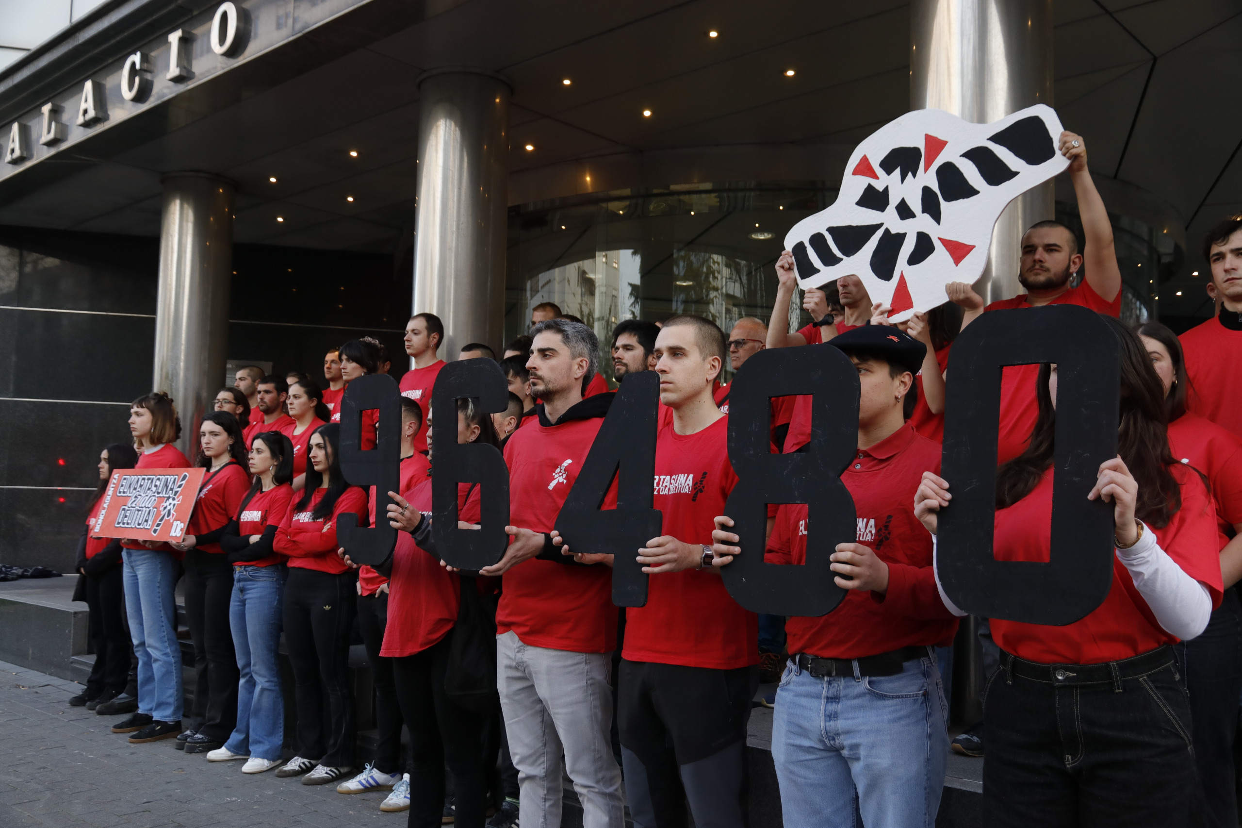 Askeren prentsaurrekoa Gasteizen. ASKE