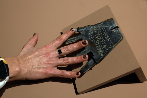 ERAKUSKETA, IRULEGITIK POMPELORA