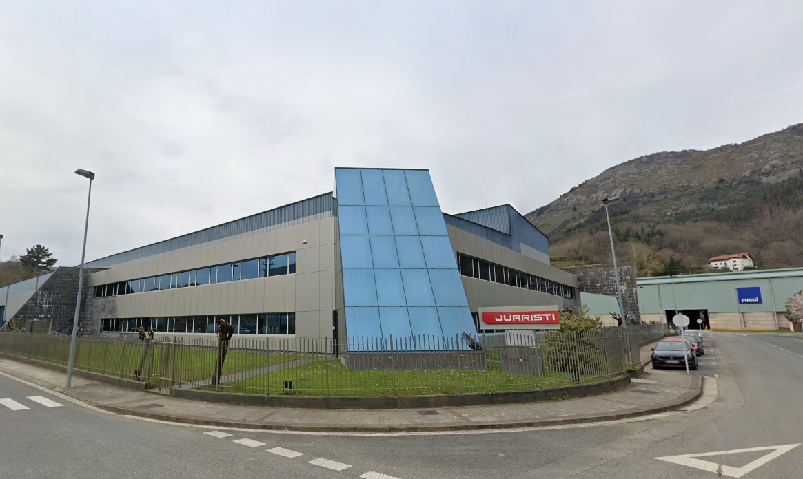 Juaristik Azkoitian duen lantegiko sarrera. GOOGLE MAPS