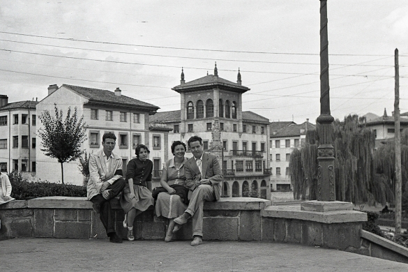 Familia Gernika-Lumon, 1950eko urteetan. HIBAI AGORRIAK UTZITAKOA