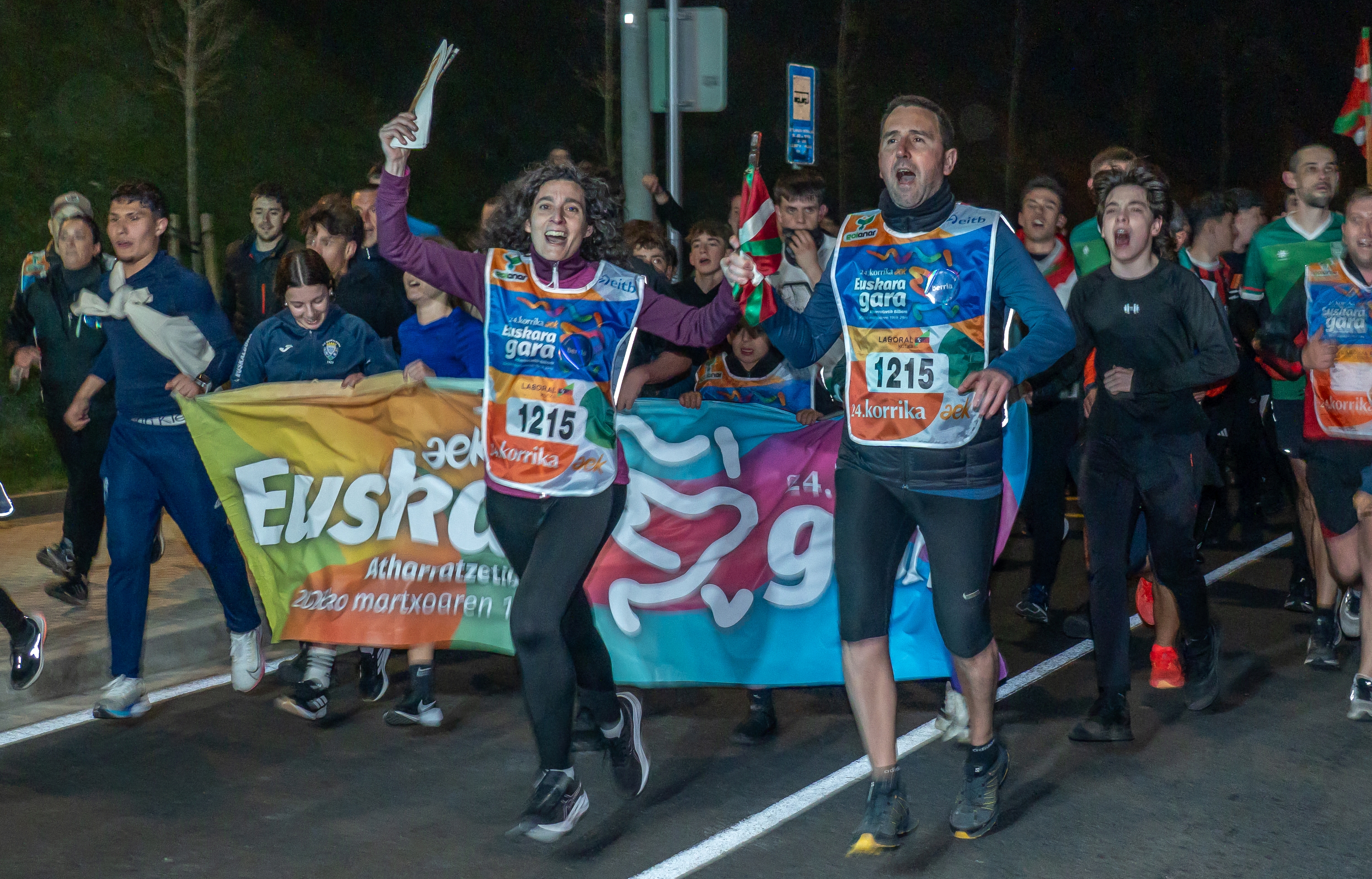 Irati Azkue eta Enekoitz Telleria lekukoarekin, BERRIAko langileen kilometroan. ANDONI CANELLADA / FOKU