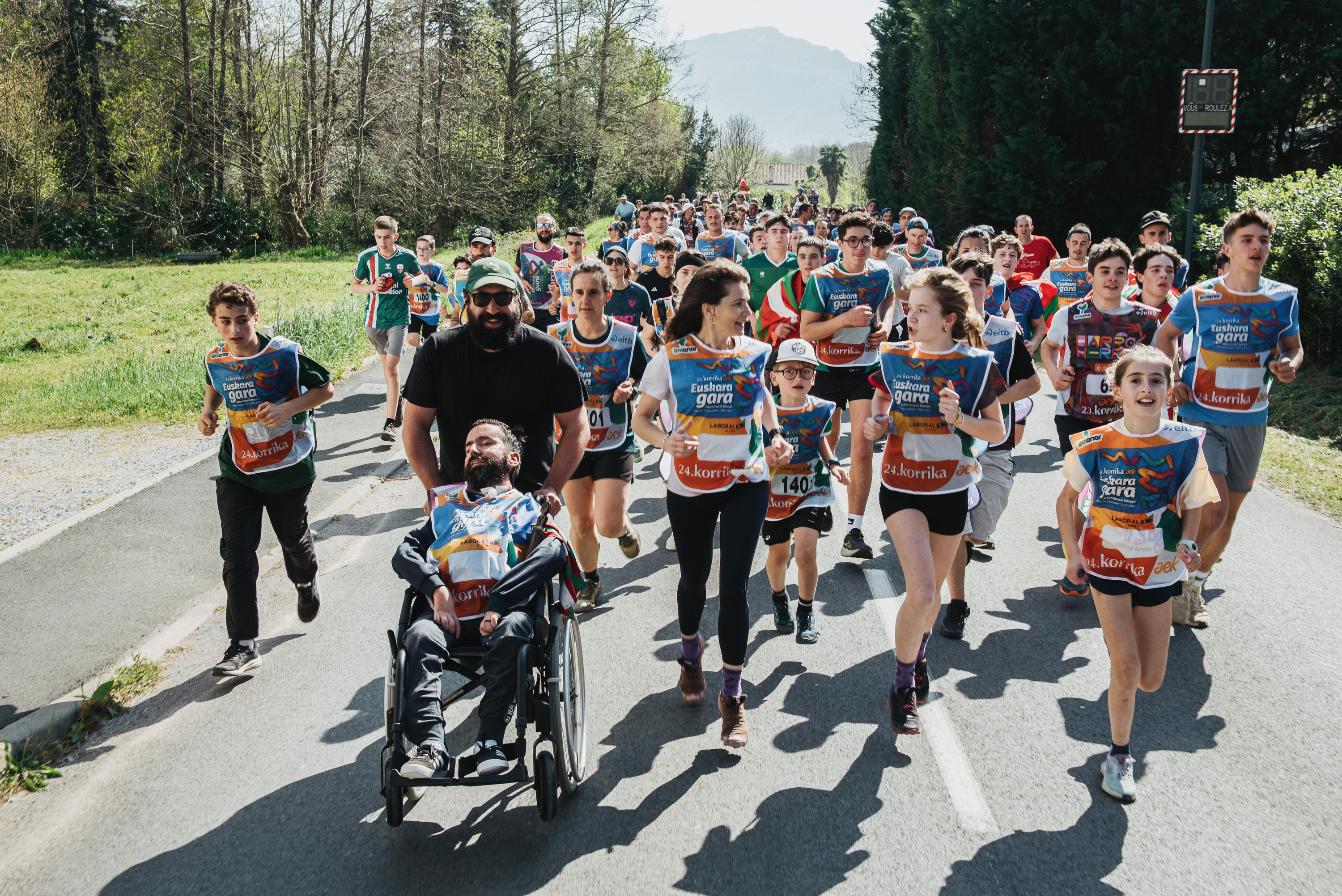 Gurpildun aulkian doan pertsona bat, lekukoarekin. GUILLAUME FAUVEAU