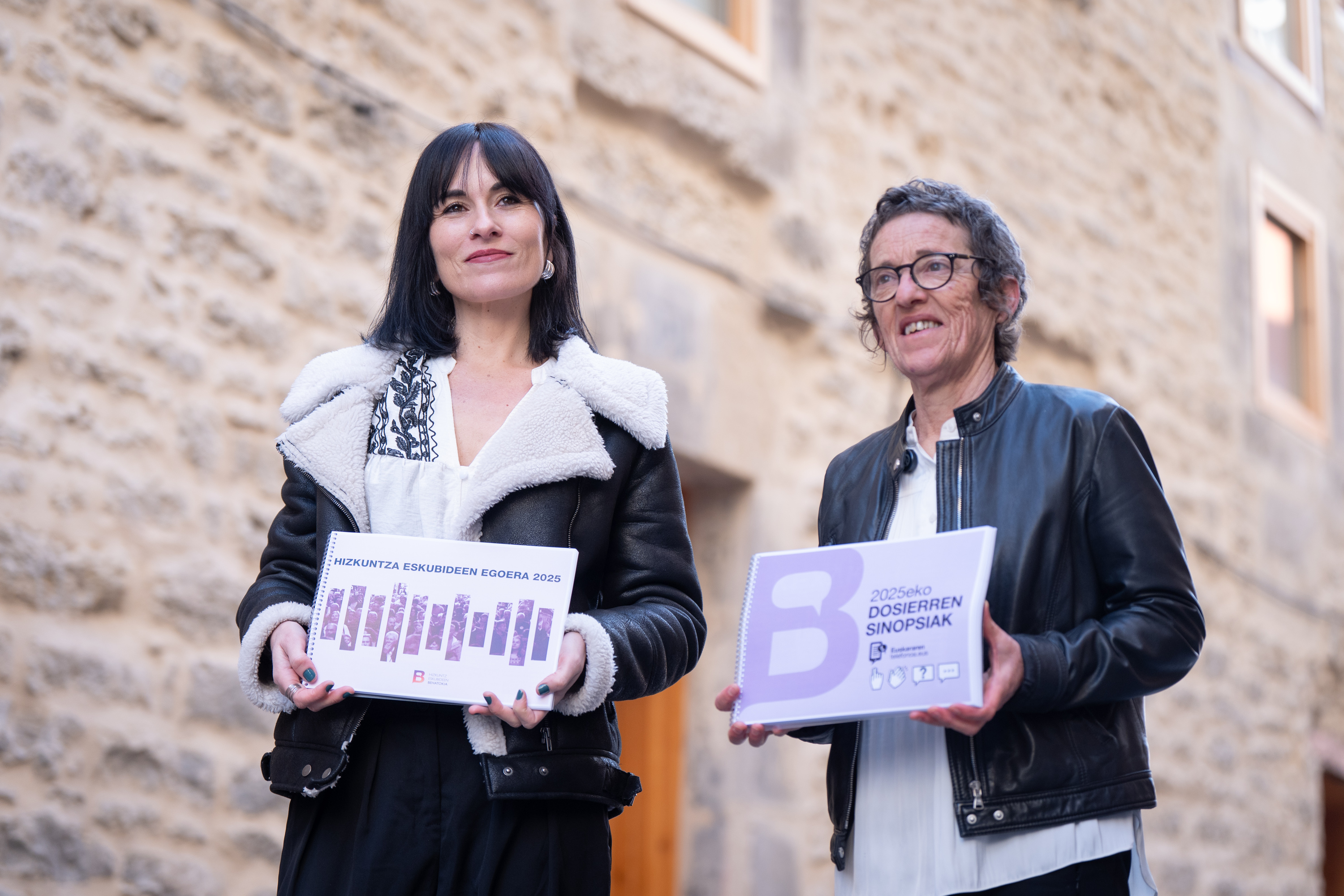 Agurne Gaubeka eta Garbiñe Petriati, gaur, aurkezpenean. ENDIKA PORTILLO / FOKU