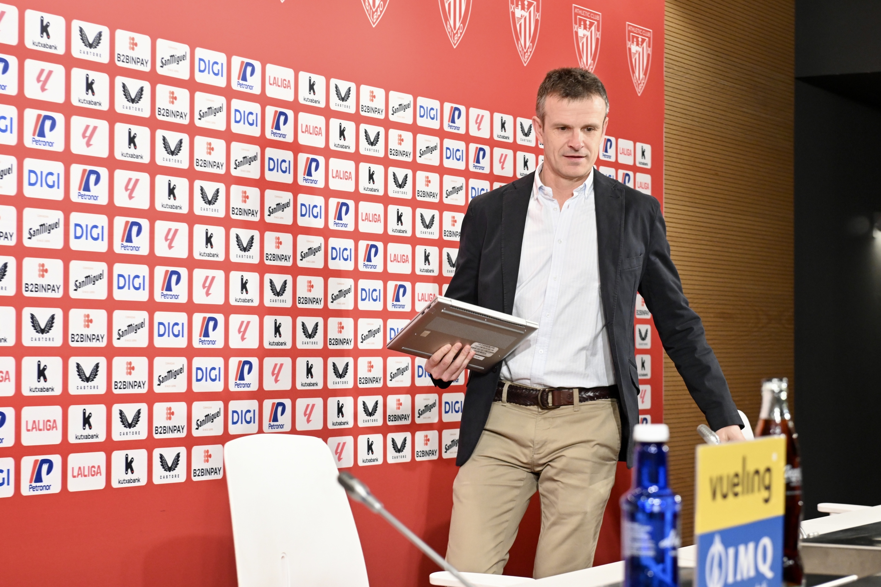 Jon Uriarte Athleticeko presidentea, gaurko agerraldia hasi aurretik. MIKEL MARTINEZ DE TRESPUENTES / FOKU