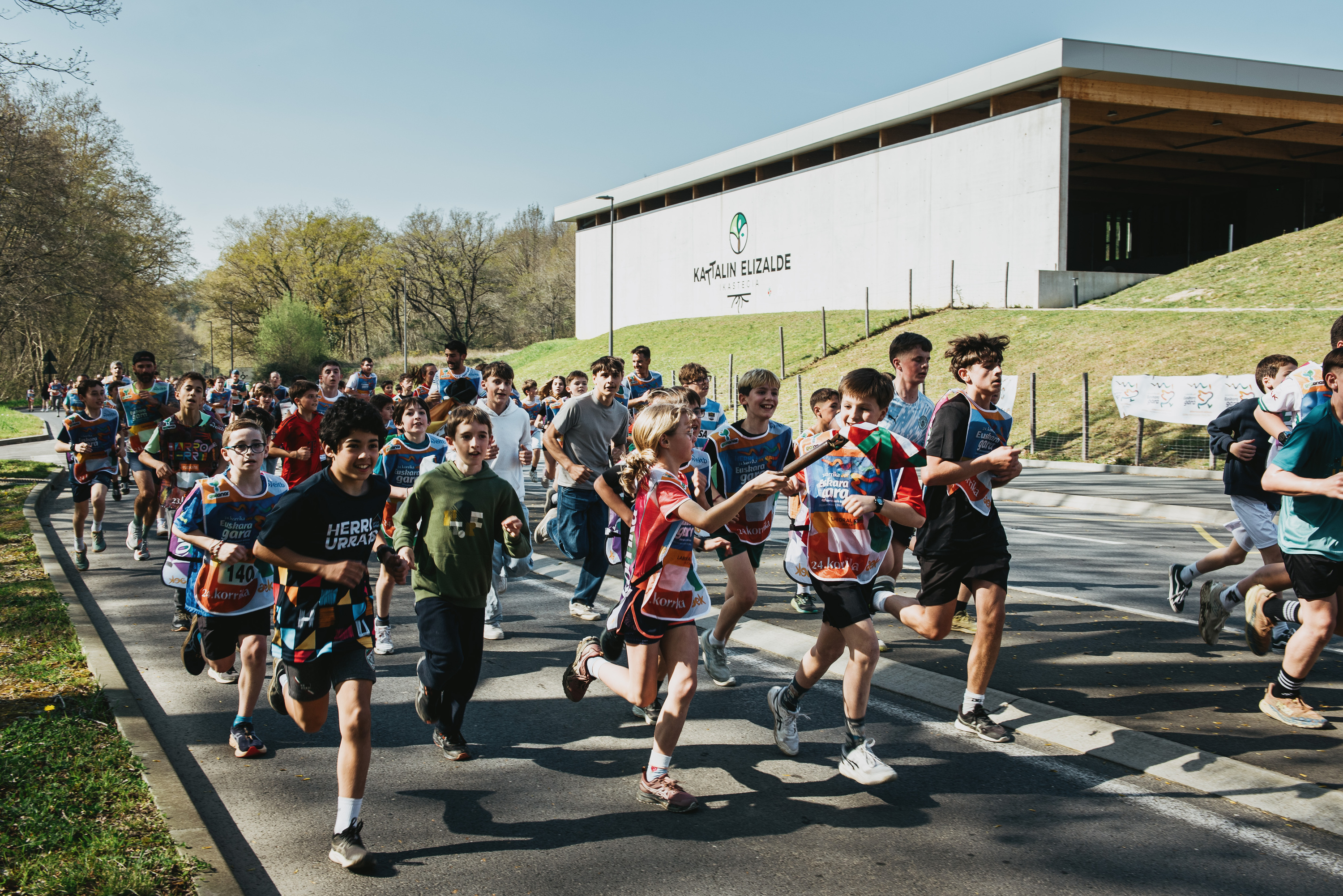 Ikasleak korrika Senperen. GUILLAUME FAUVEAU