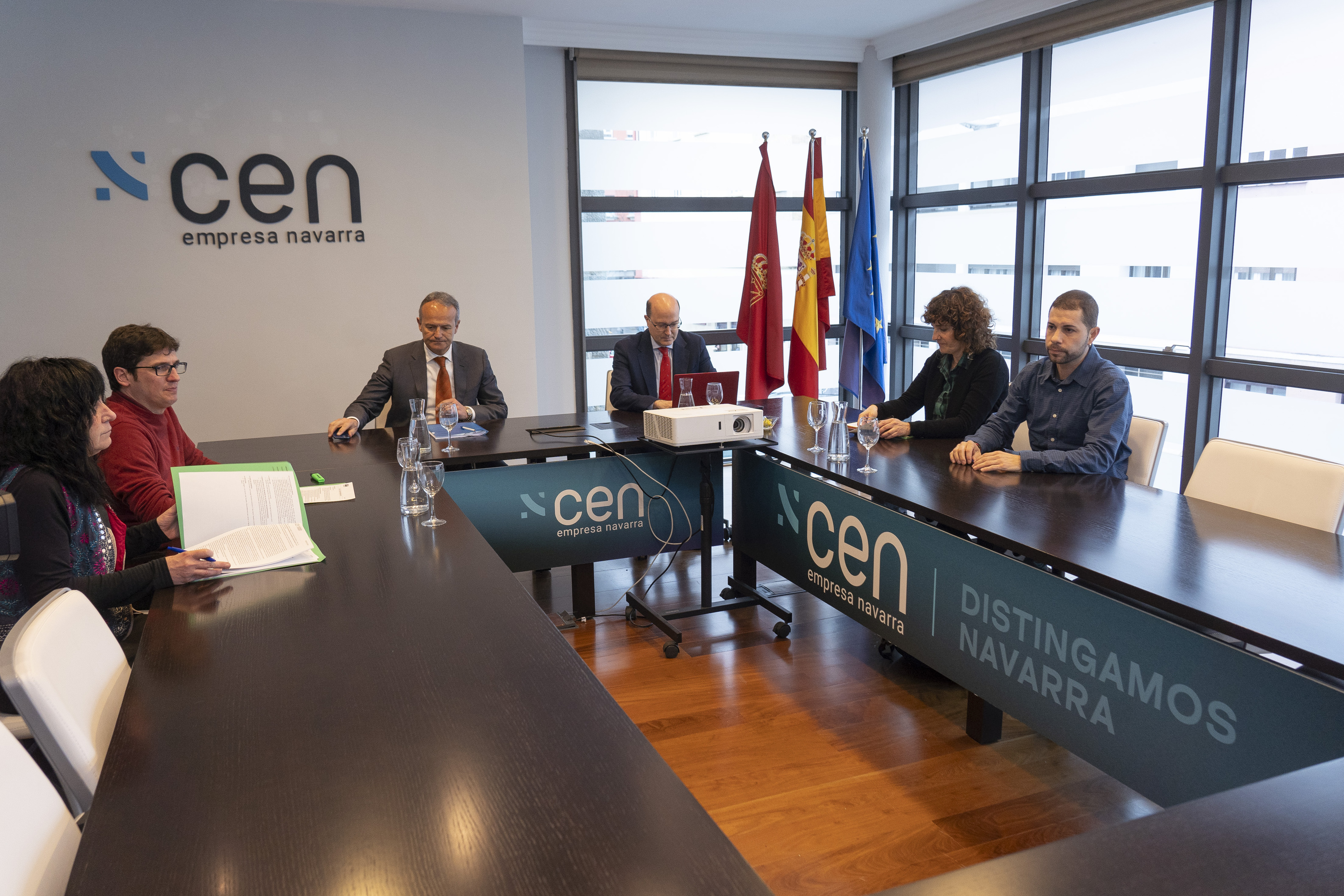 UGT, CCOO eta CEN gutxieneko soldata propioaren aurka batu direla salatu dute ELAk eta LABek