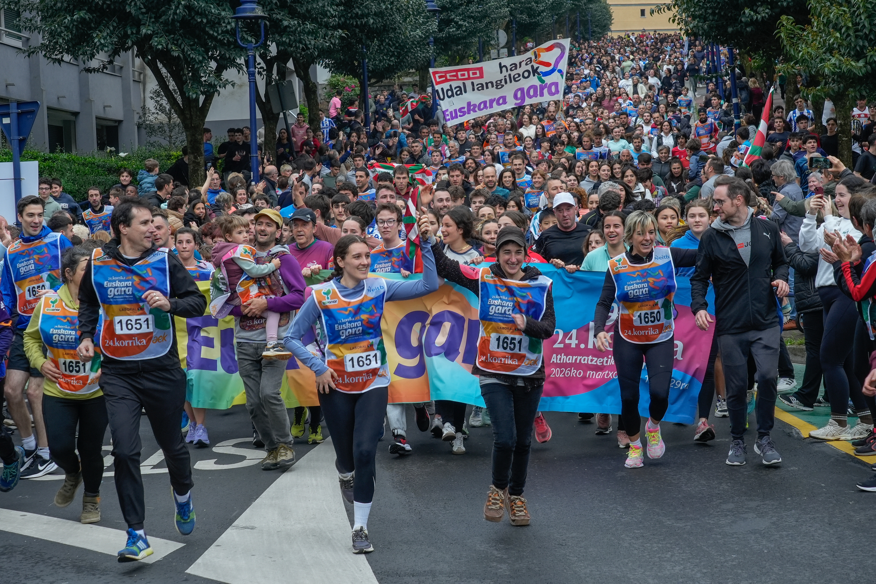 Jendetza Errenterian Korrika pasa denean. ANDONI CANELLADA / FOKU