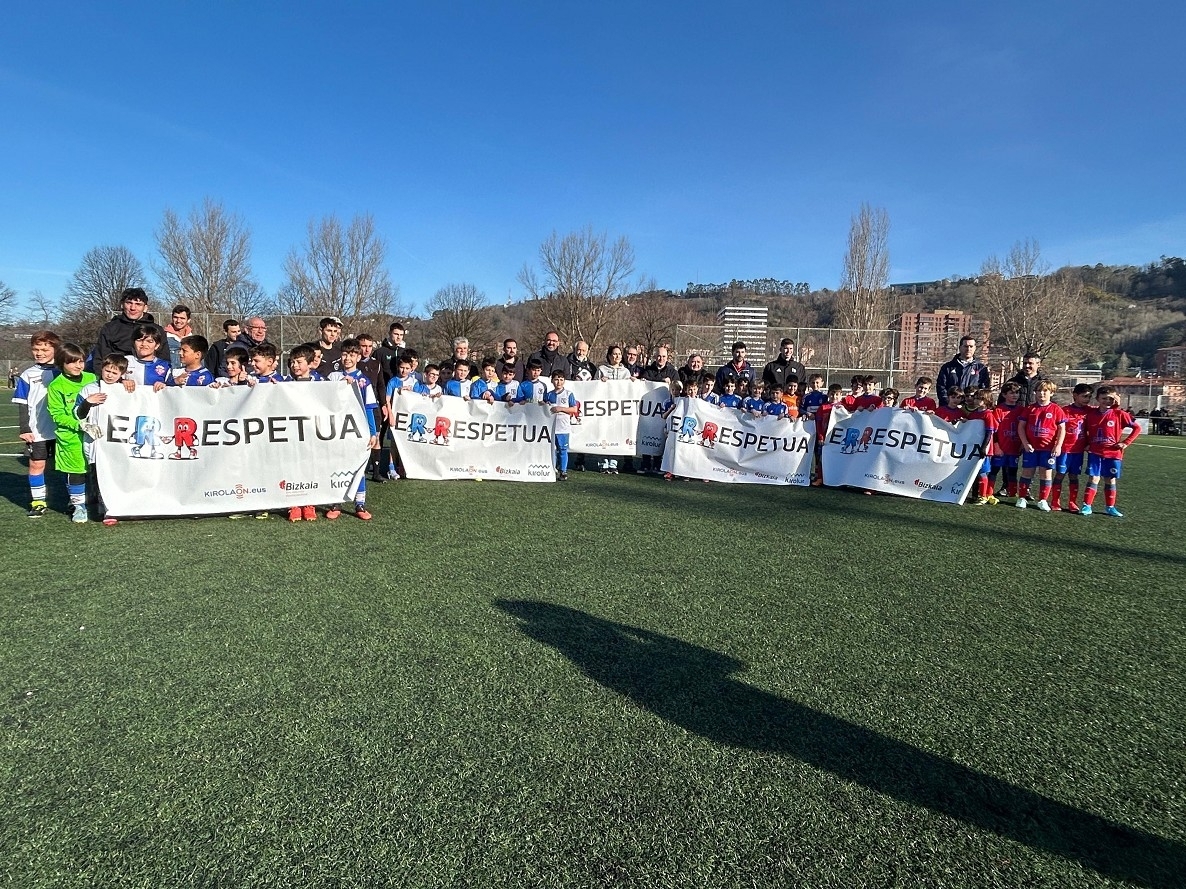 Eskola kirolean errespetua eskatzeko elkarretaratzea, Bizkaiko Foru Aldundiak deituta, otsailean. BERRIA