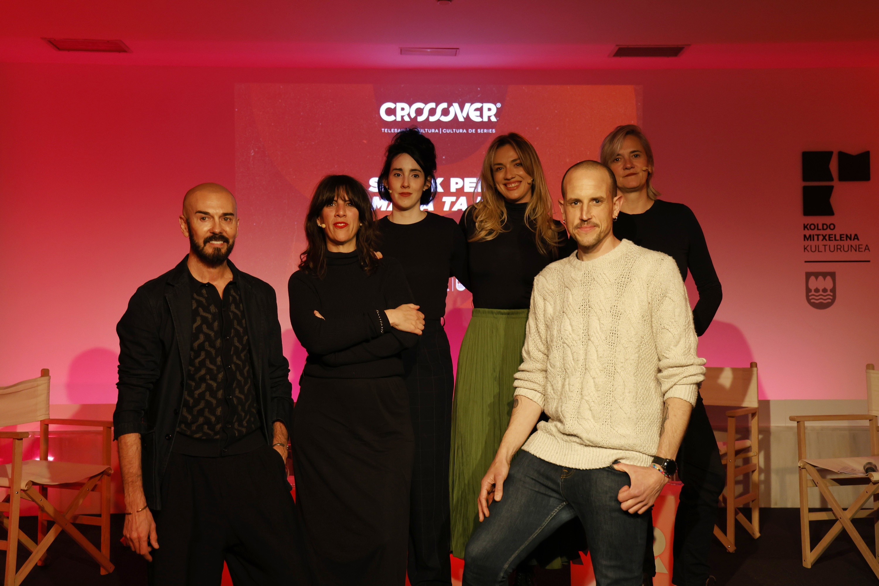 Gorka Garcia, Larraitz Zuazo, Ainhoa Artetxe, Ainhoa Etxebarria, Gaizka Izagirre eta Ane Rotaetxe, atzo, Donostian, Crossover jaialdian. FOKU