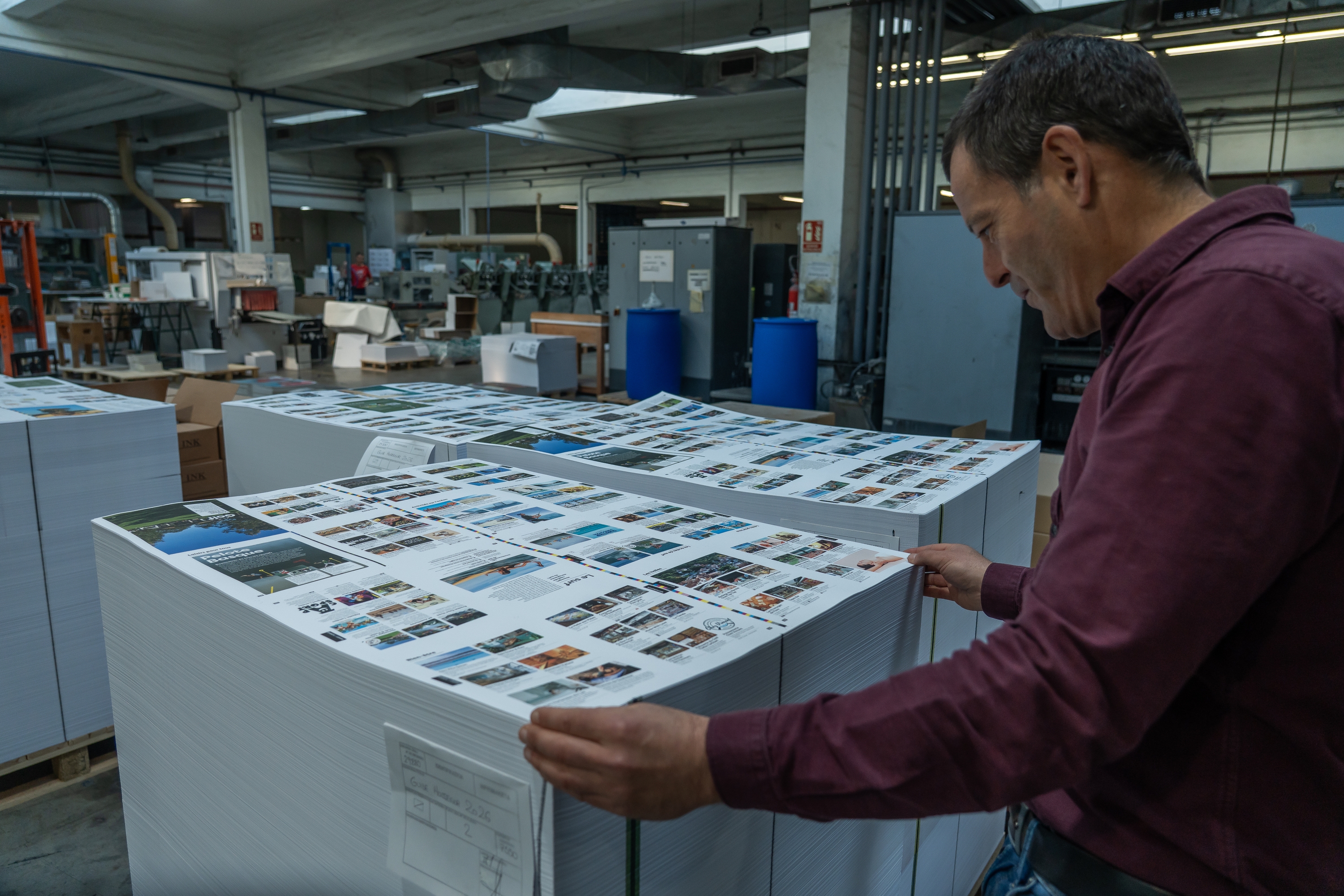 Plantxaren tamainarekin inprimatutako orriak, tolestu aurretik. ANDONI CANELLADA / FOKU