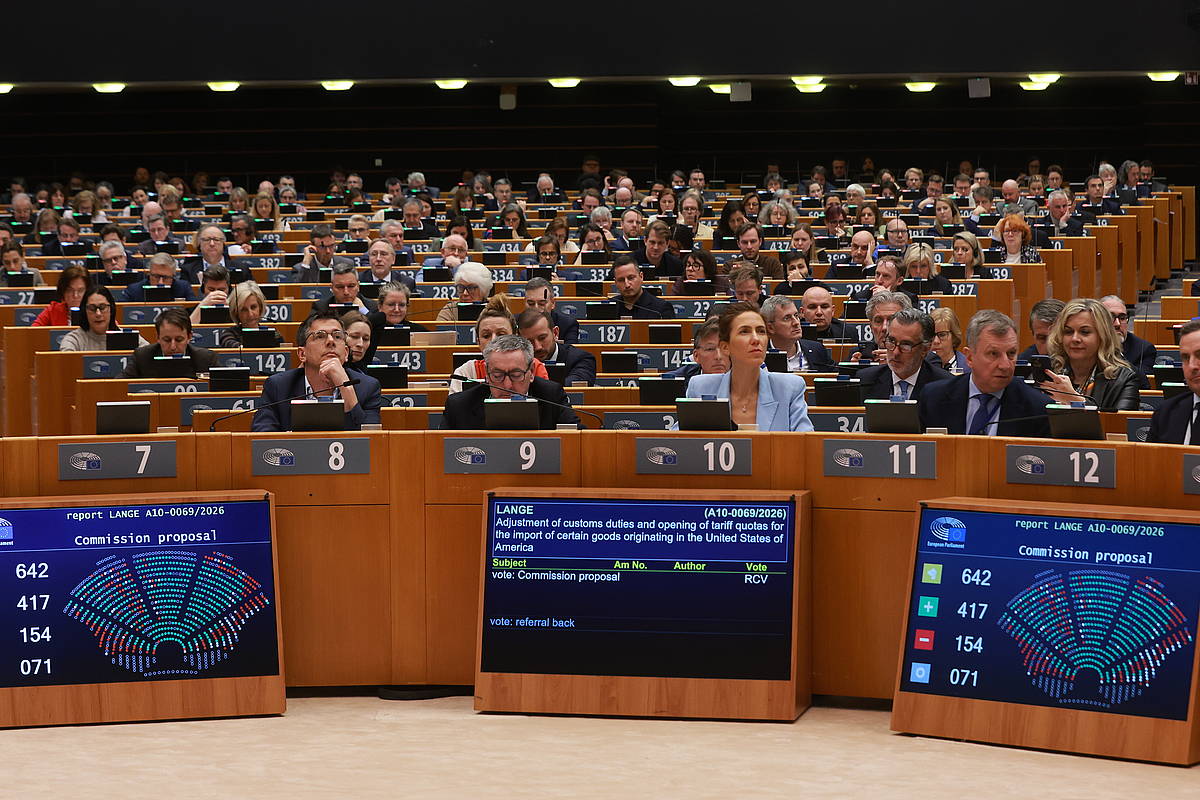 Bozketaren emaitzak, Europako Parlamentuko pantailetan. OLIVIER HOSLET / EFE