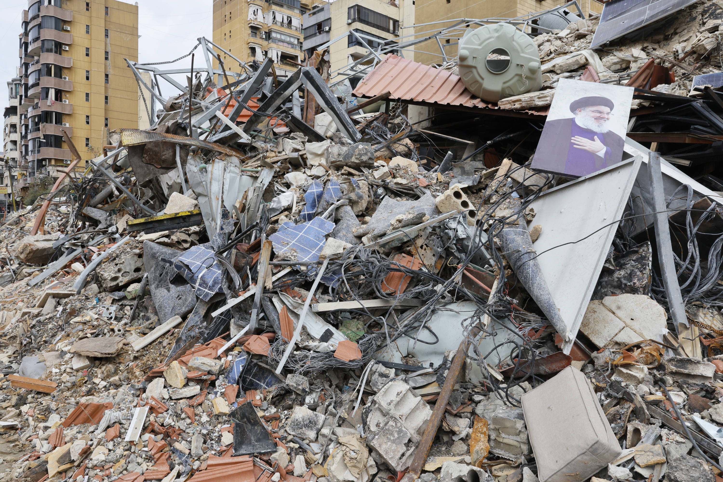 Eraitsitako eraikin bat atzo, Beiruten. WAEL HAMZEH / EFE