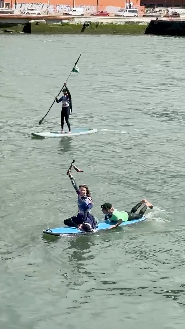 Paddle surf