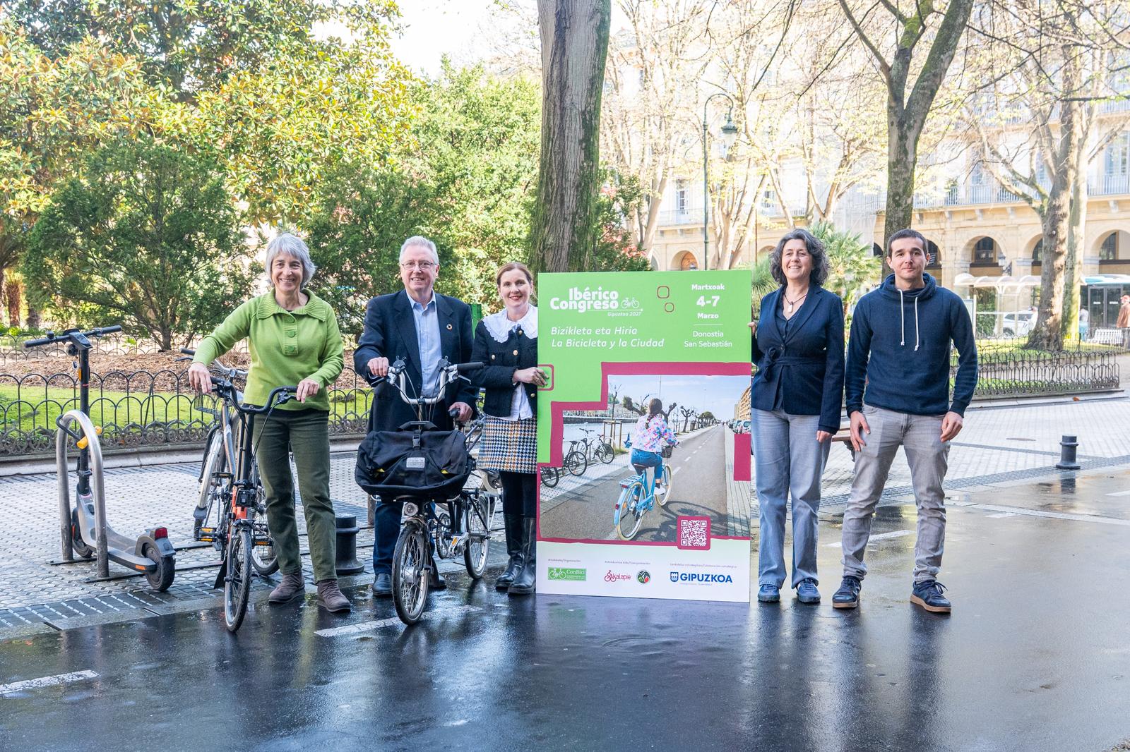 2027ko martxoan Donostian egin asmo duten 'Bizikleta eta Hiria' kongresuaren aurkezpena, gaur, Donostian. GIPUZKOAKO FORU ALDUNDIA