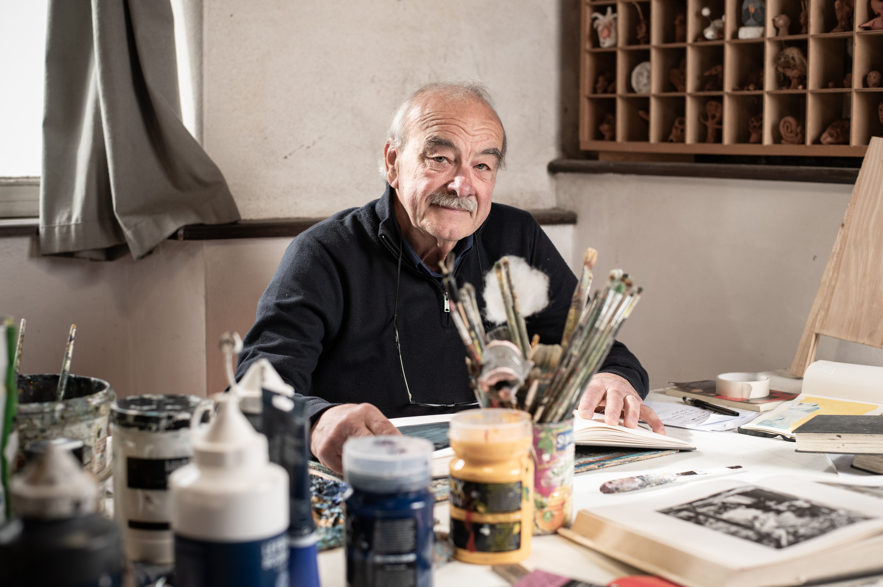 Gonzalo Etxebarria margolaria bere tailerrean, martxoaren 25ean. PATXI BELTZAIZ