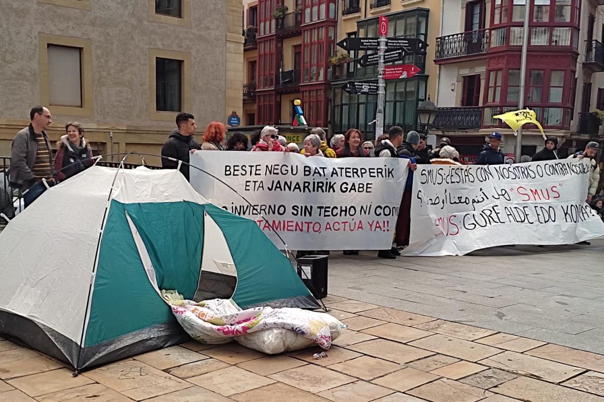 Elkarretaratzea atzo, Bilboko Unamuno plazan. ATXURI HARRERA