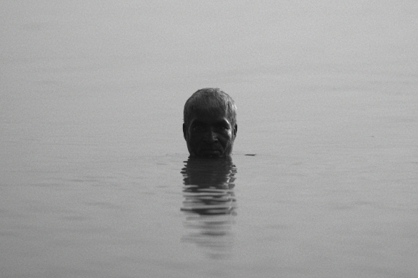 (ID_17746115190965) Black Water filmeko irudi bat