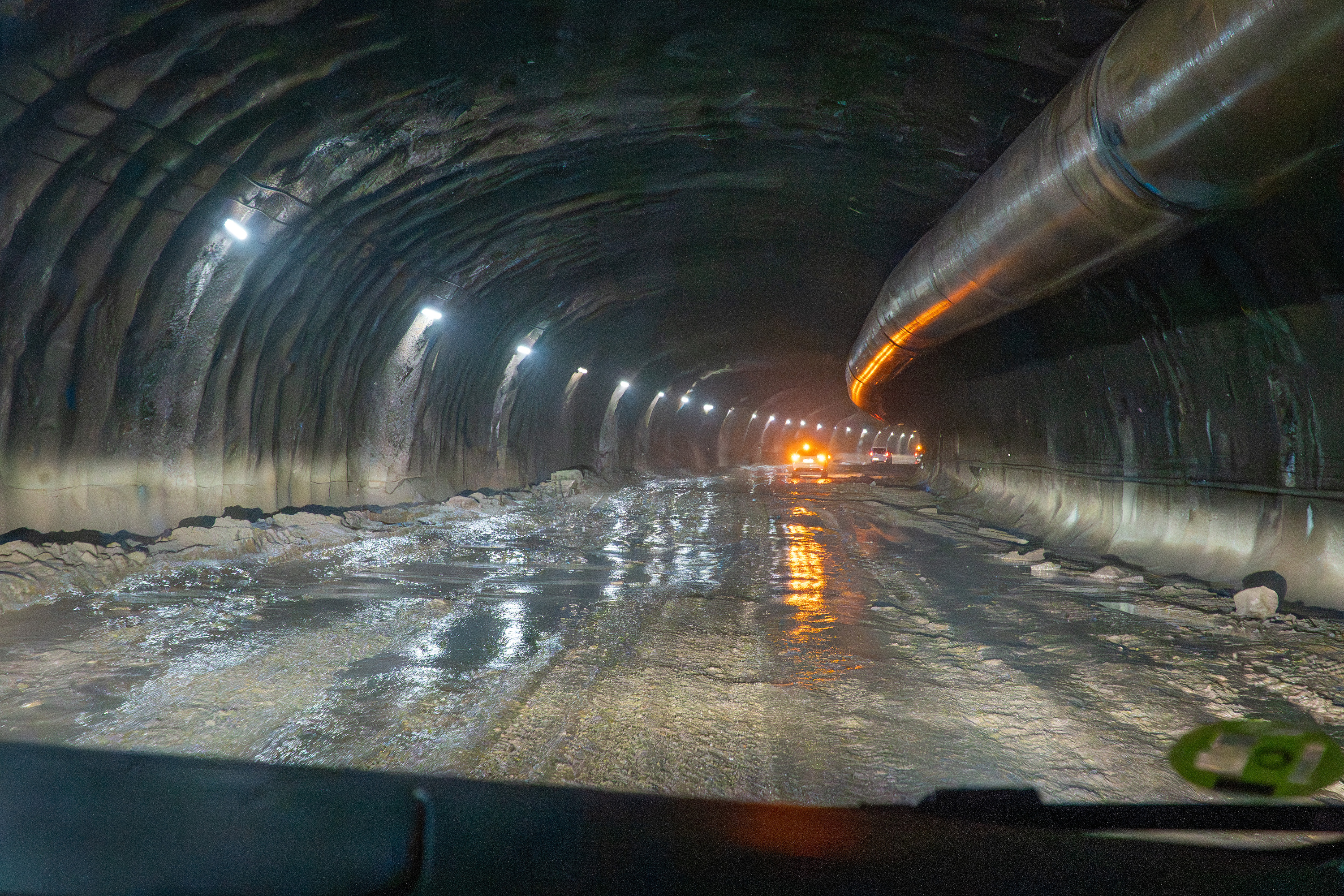 Tunel barrualdearen itxura. 1,8 kilometro egin dute aurrera, baina oraindik zorua desegin eta errepidea eraiki behar da. AITOR KARASATORRE / FOKU