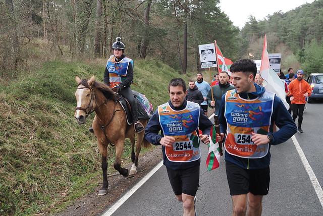 Zaldi bat Korrikan. AEK