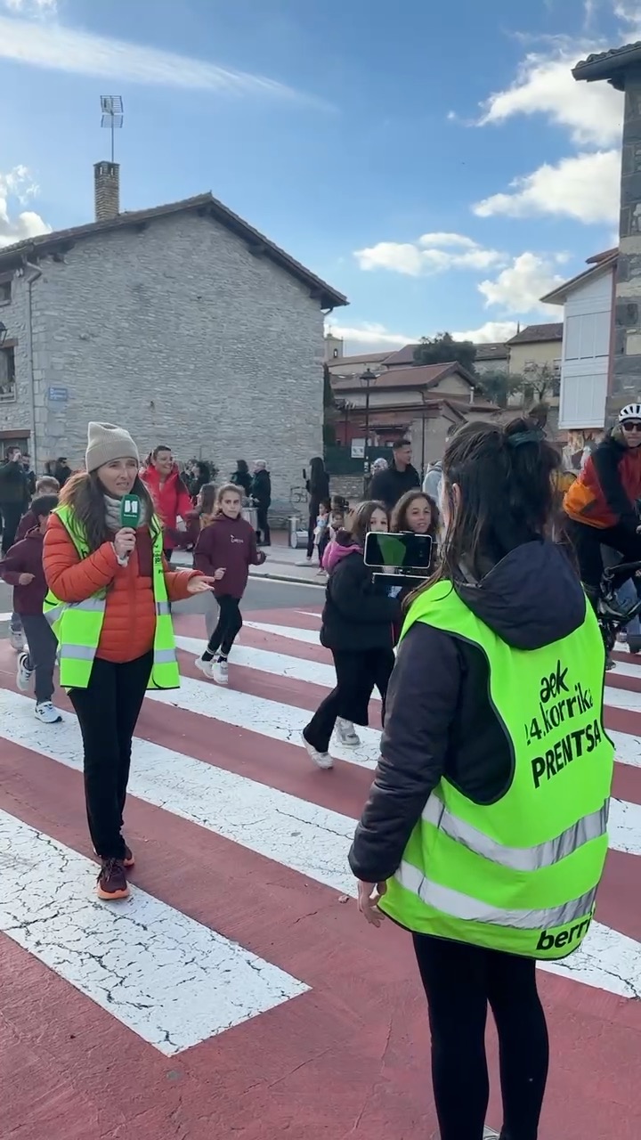 Prentsa taldea   Kronika   Martxoak 27