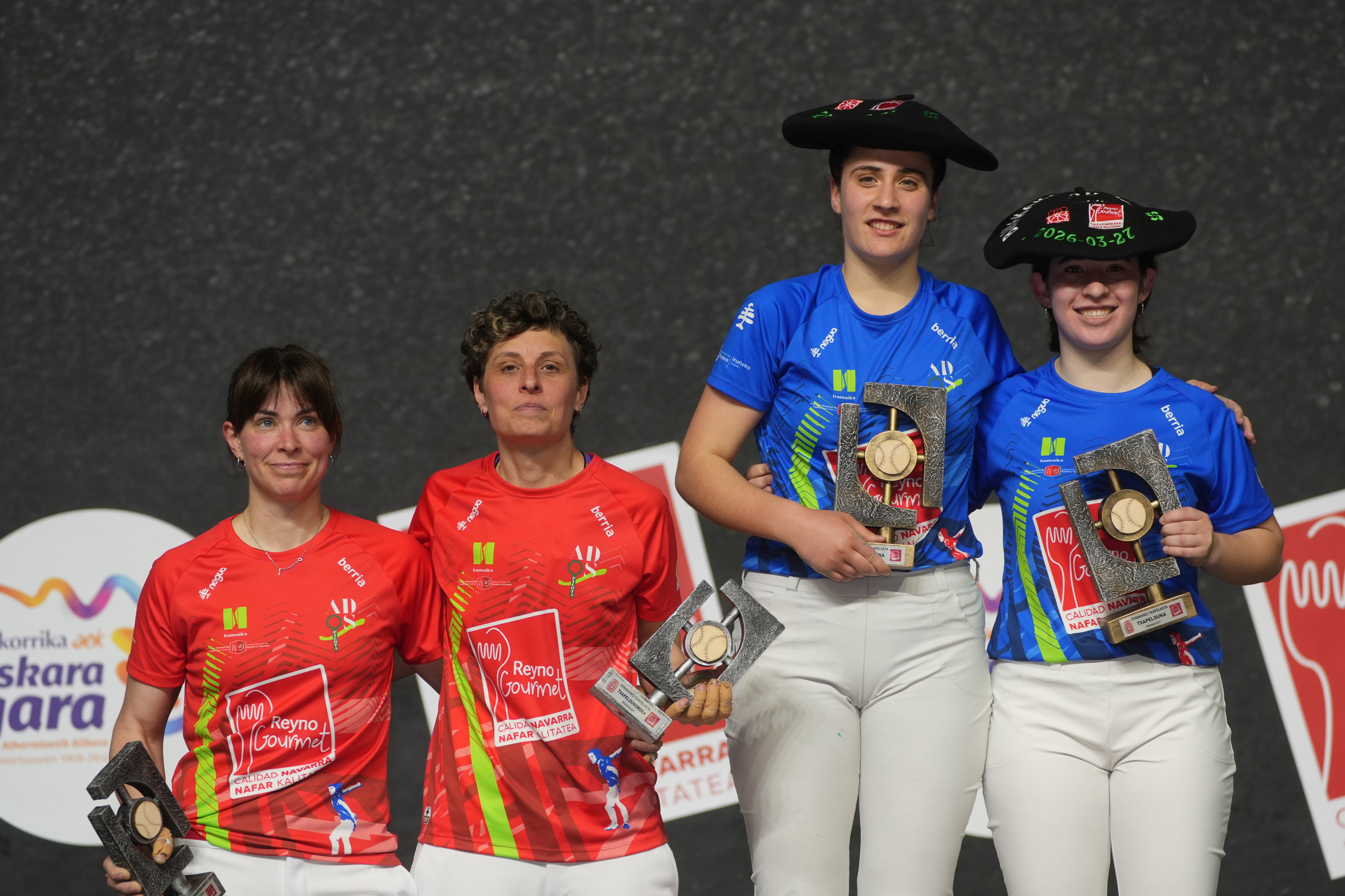 Orbegozo, Iturriaga, Oskoz eta Arrastia, atzo, garaikurrekin. JON URBE / FOKU