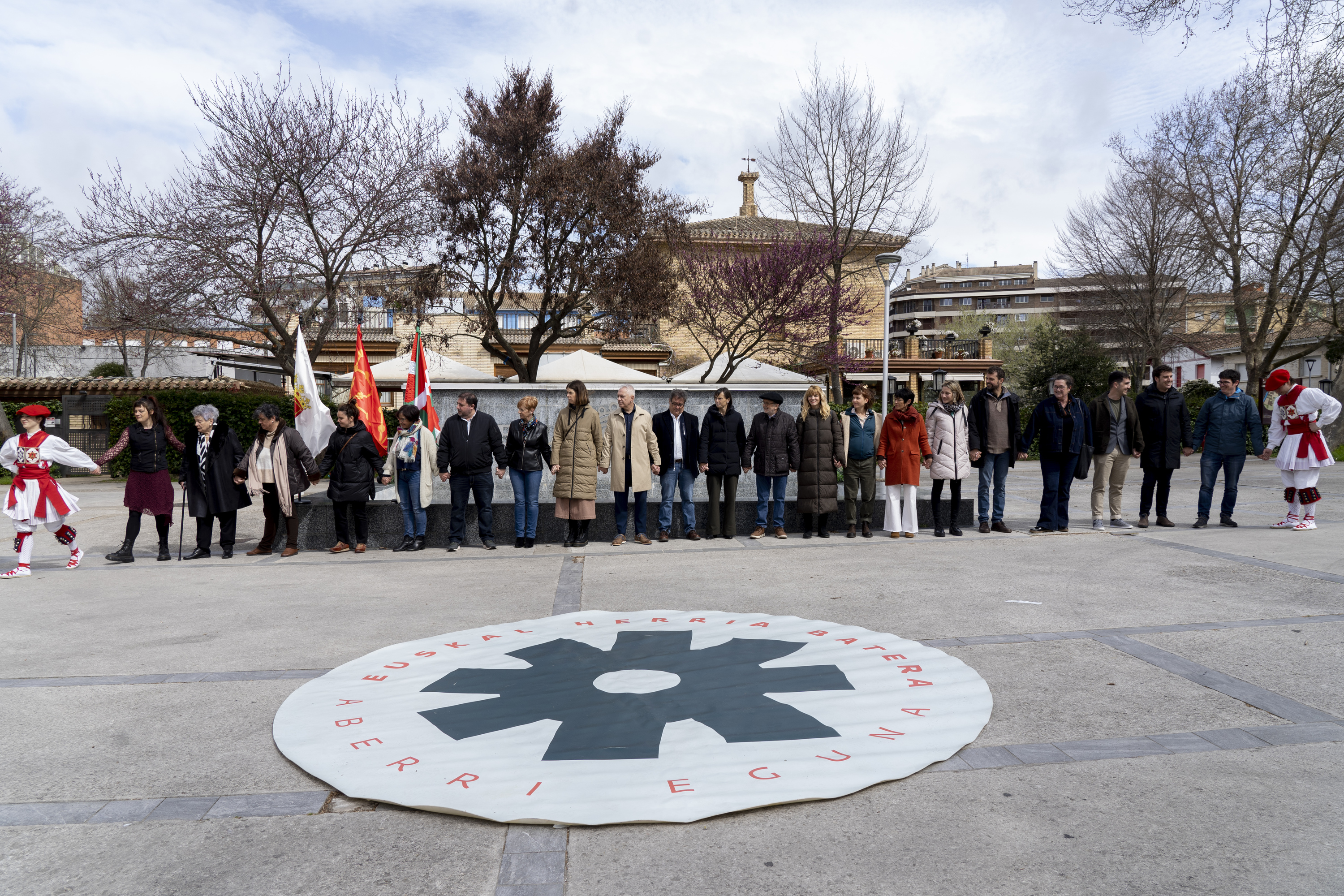 Lizarrako ekitaldian parte hartu duten eragileetako ordezkariak, gaur goizean. RAUL BOGAJO / FOKU
