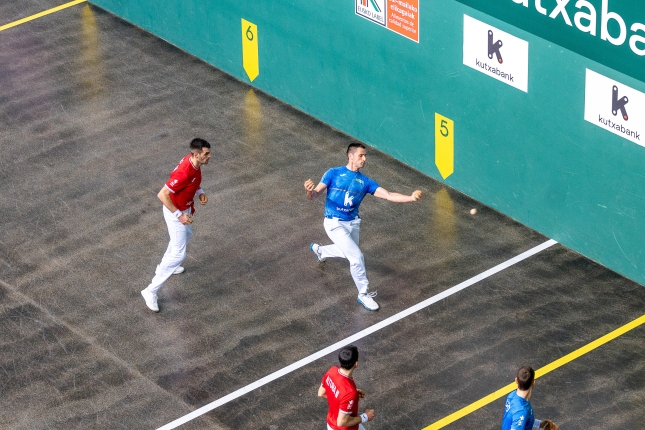 Albisu pilota jotzen, gaur. AITOR KARASATORRE / FOKU