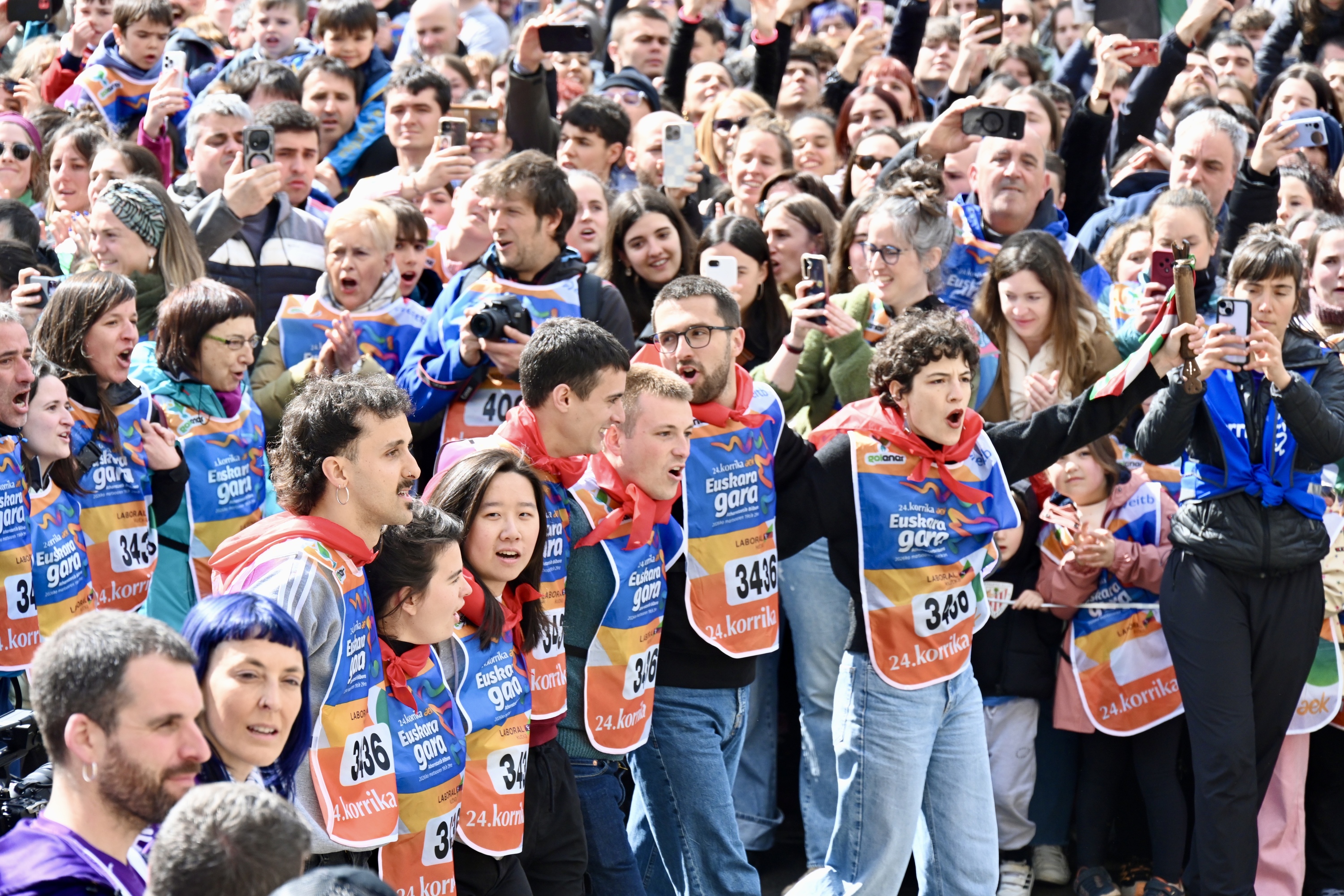 24. Korrikako mezuaren egileak, atzo, Bilbon. MIKEL MARTINEZ DE TRESPUENTES / FOKU 24. Korrikako mezuaren egileak, atzo, Bilbon. MIKEL MARTINEZ DE TRESPUENTES / FOKU