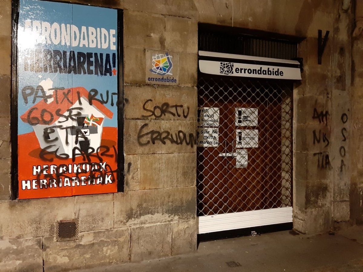 Bilboko alde zaharreko 'herriko tabernan' egindako pintaketak.