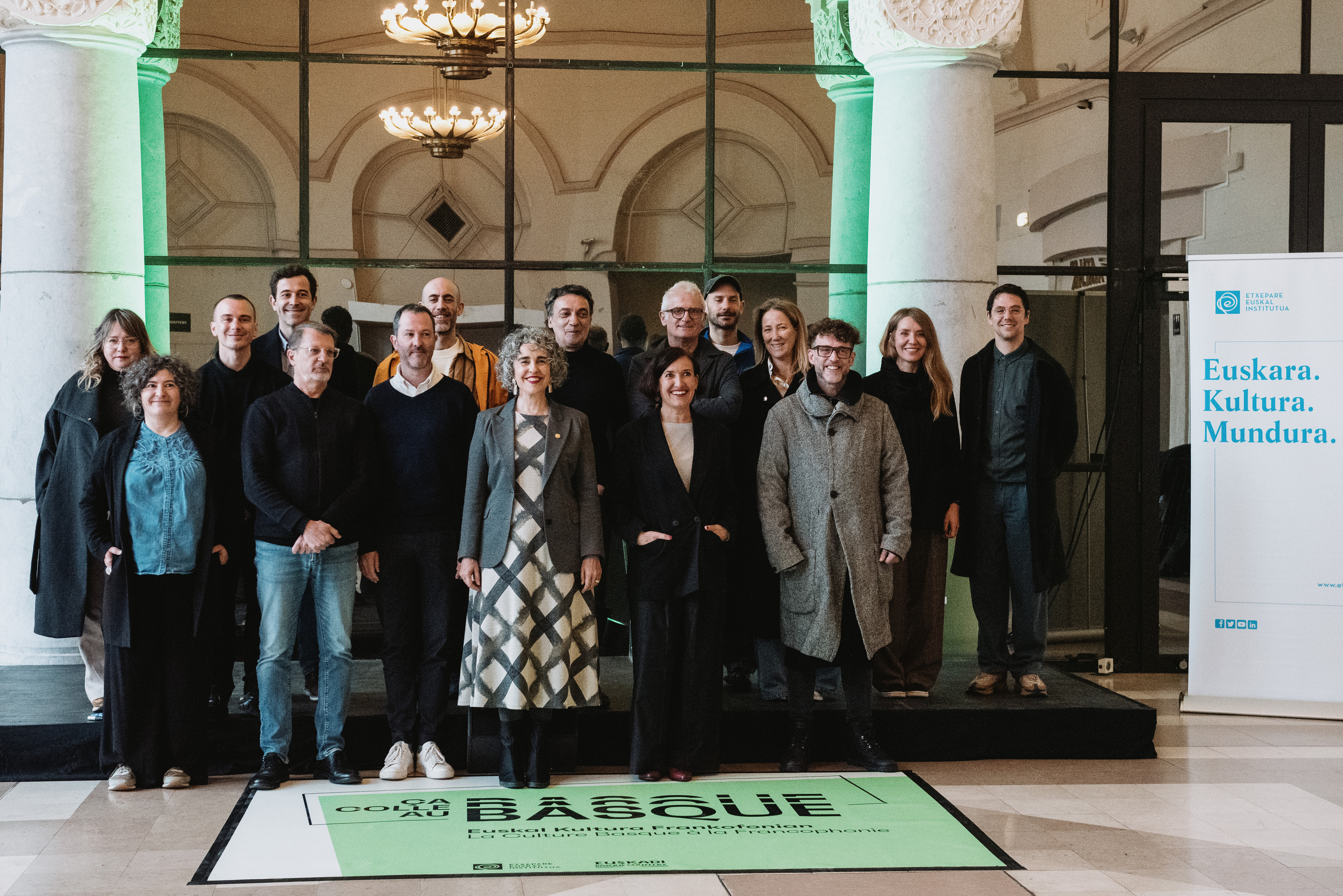 Sortzaileak eta erakundeetako ordezkariak, Miarritzen, gaurko aurkezpenean. GUILLAUME FAUVEAU