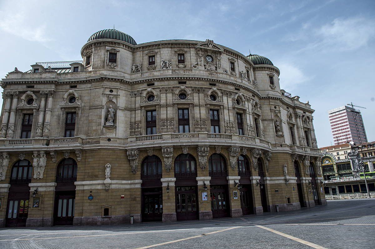 Bilboko Arriaga antzokia, itxita, alarma egoeragatik. MARISOL RAMIREZ / FOKU