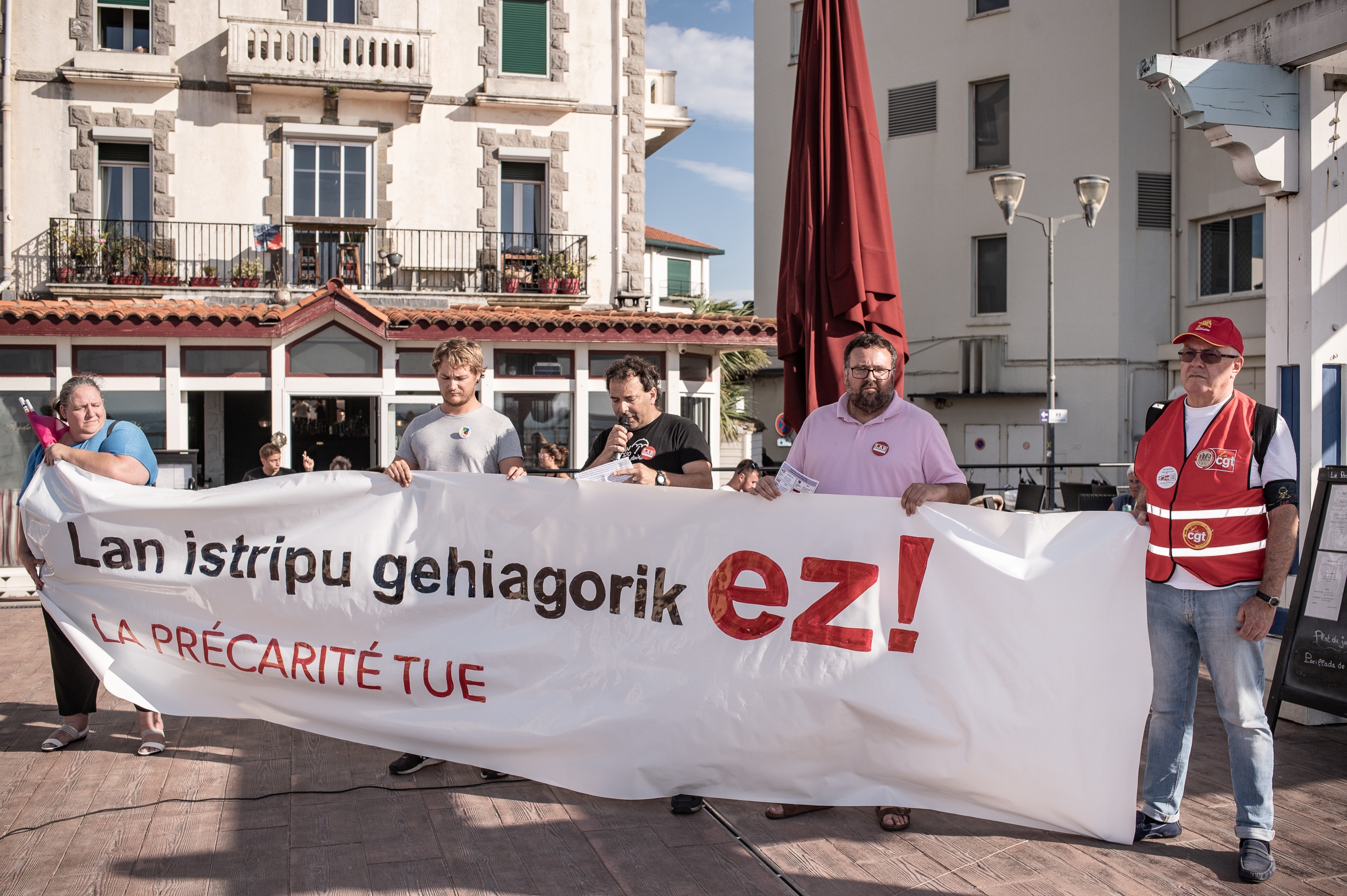 Lan istripuak salatzeko elkarretaratze bat, 2024ko udan, Donibane Lohizunen. PATXI BELTZAIZ