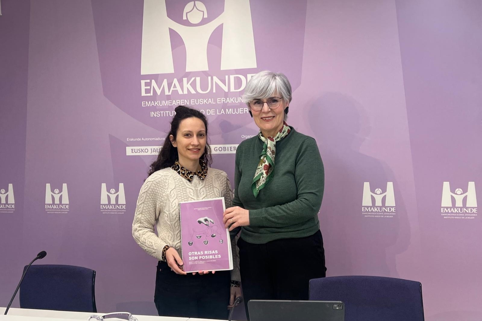 Iraide Alvarez eta Miren Elgarresta, goizeko prentsaurrekoan. EMAKUNDE