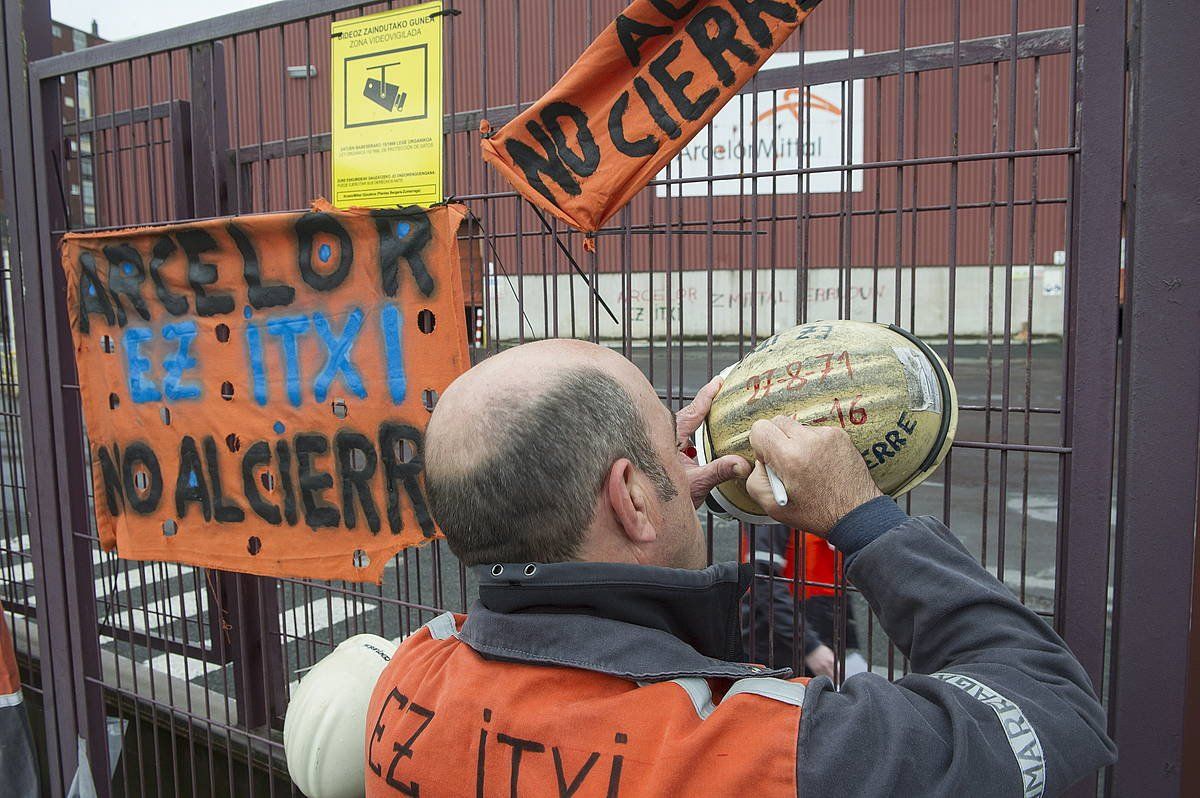 Protesta bat, Zumarragako plantan (Gipuzkoa), 2016an. JON URBE (FOKU)