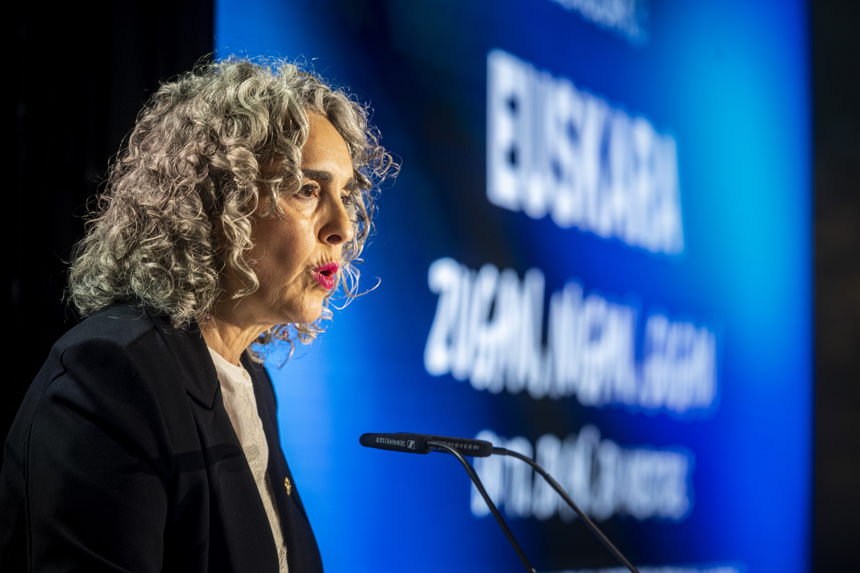 Ibone Bengoetxea lehendakariordea hizketan, artxiboko irudi batean. JAIZKI FONTANEDA