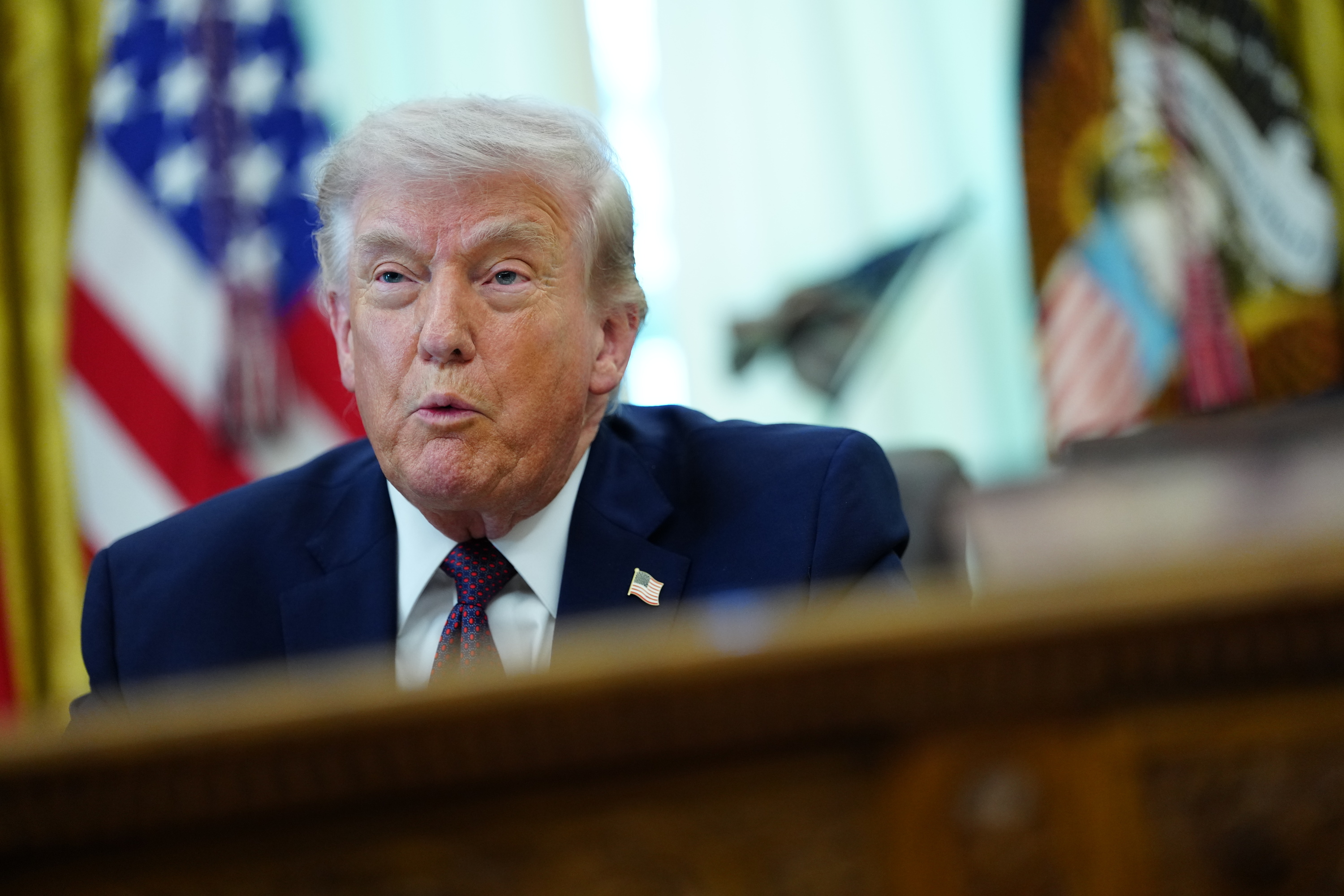 Donald Trump AEBetako presidentea Etxe Zurian, atzo. AARON SCHWARTZ / EFE