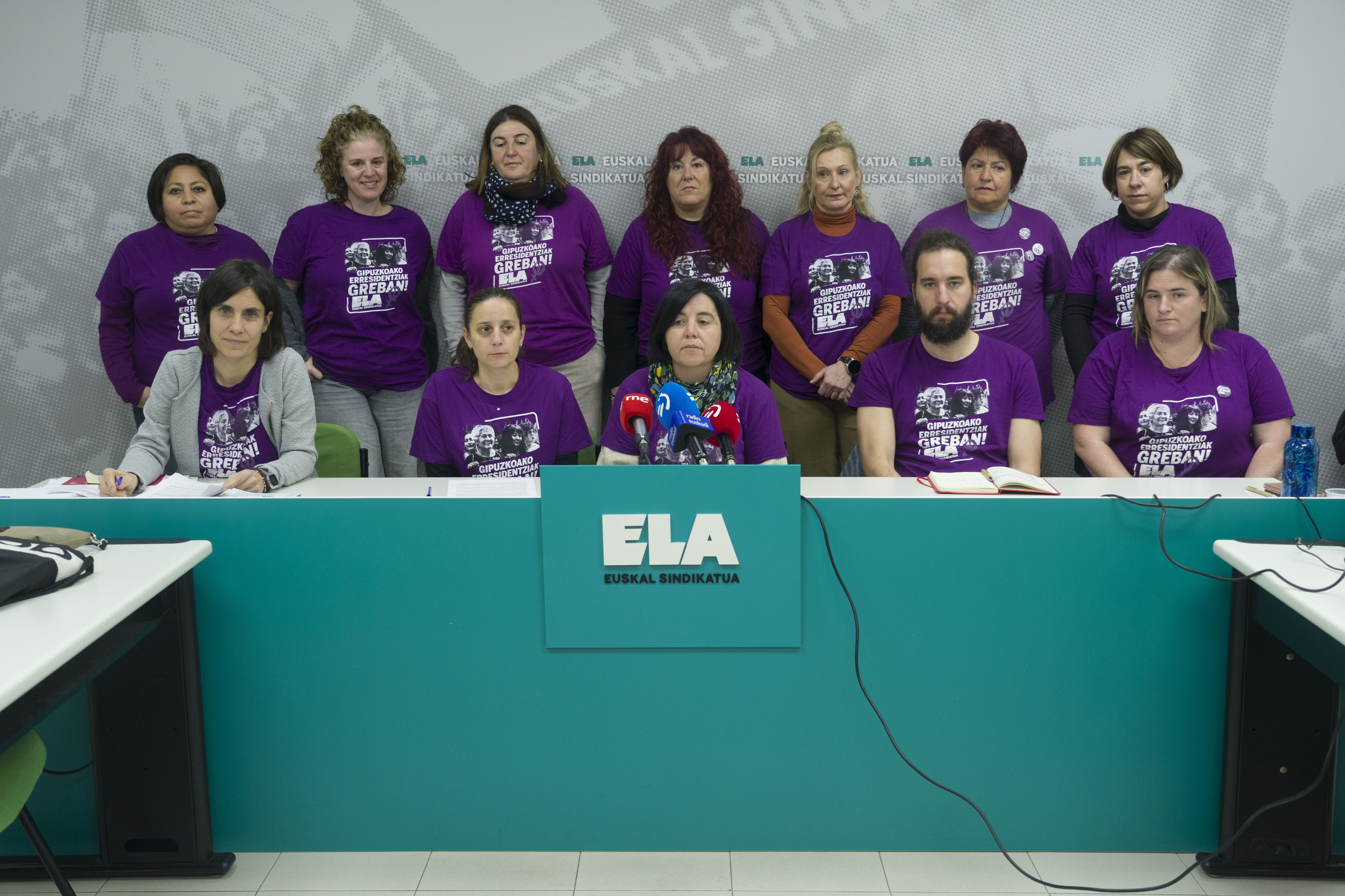 Gipuzkoako zahar etxeetako eta eguneko zentroetarako proposamena aurkezteko ELAk gaur egindako prentsaurrekoa, Donostian. JON URBE / FOKU