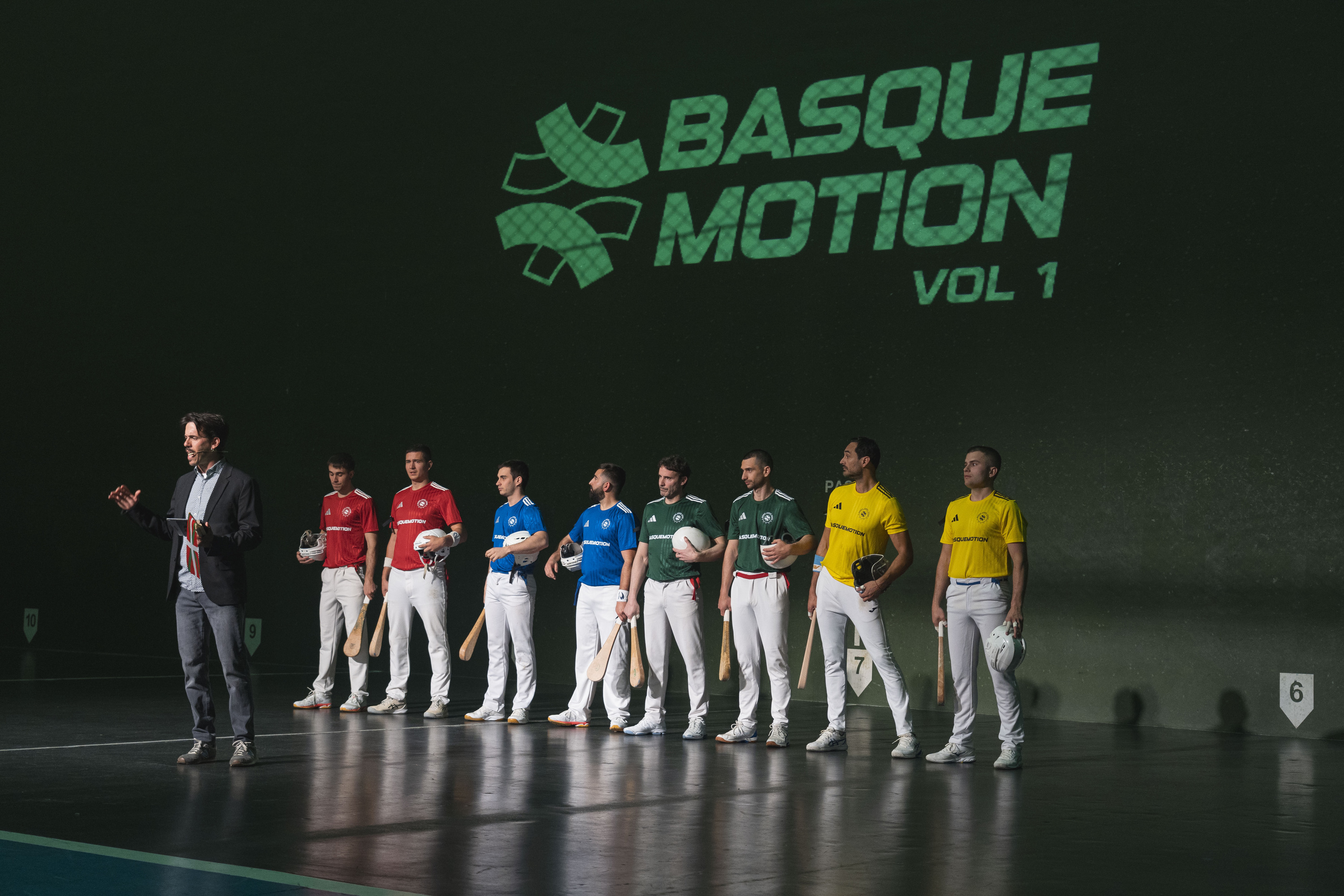 Palistak, Basquemotion enpresak antolatutako lehen jaialdia hasteko prest, Bilboko Deportivo frontoian. ARITZ LOIOLA / FOKU